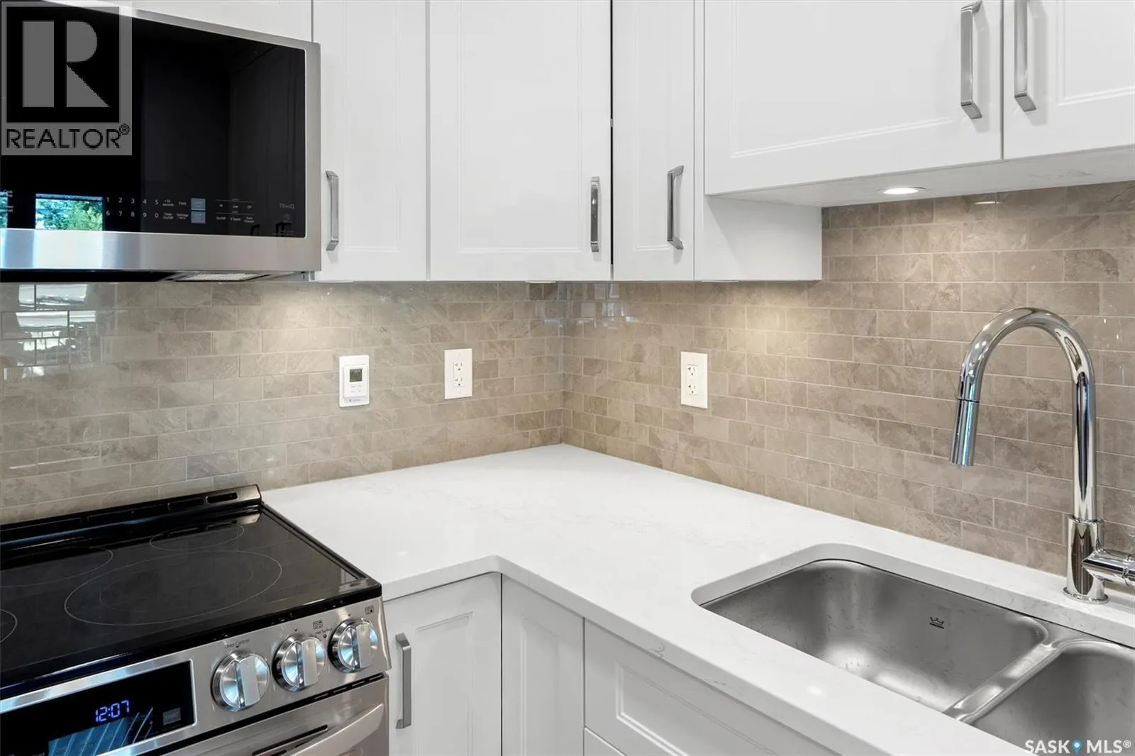 102 318 108th STREET W