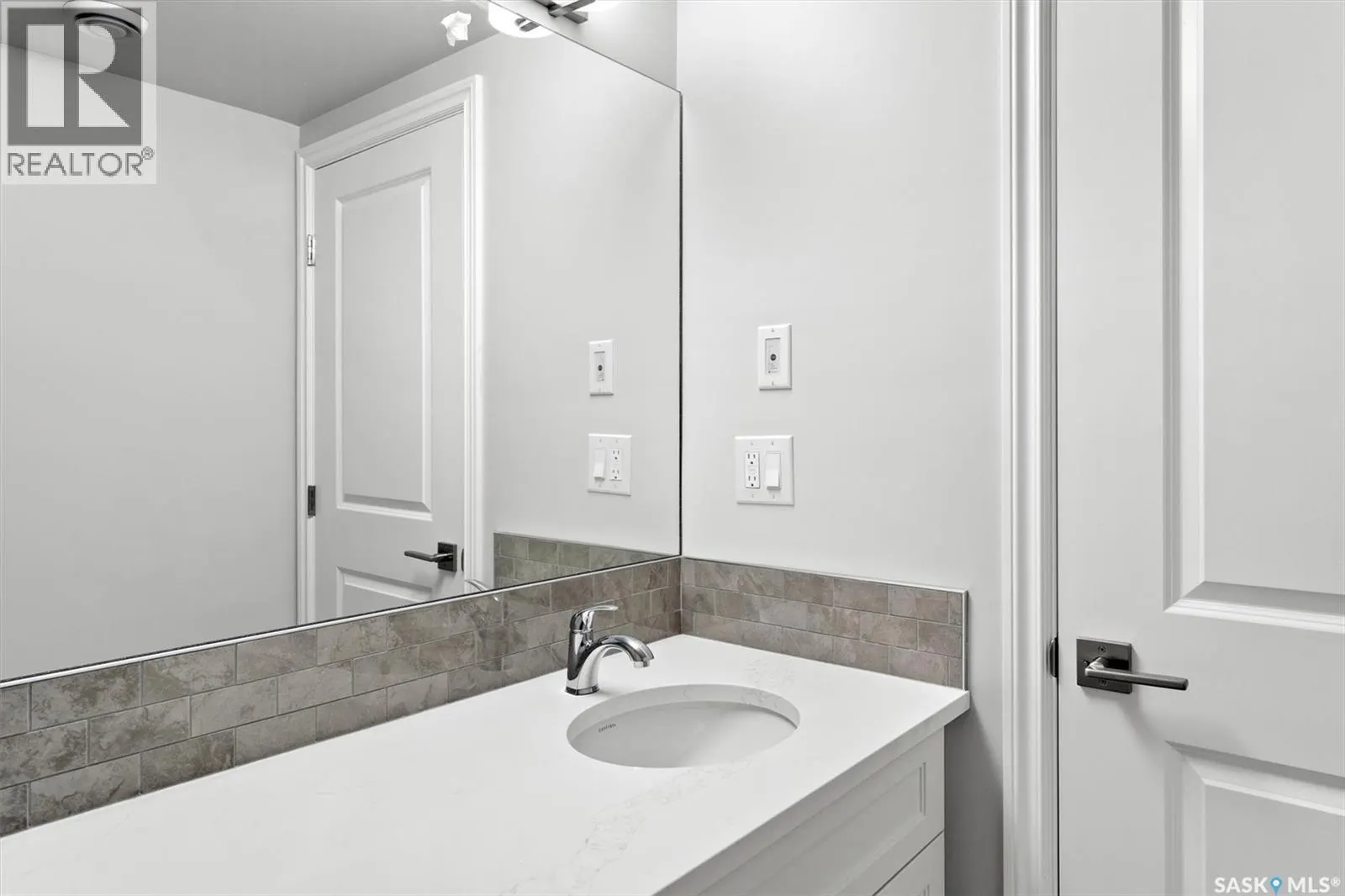 102 318 108th STREET W