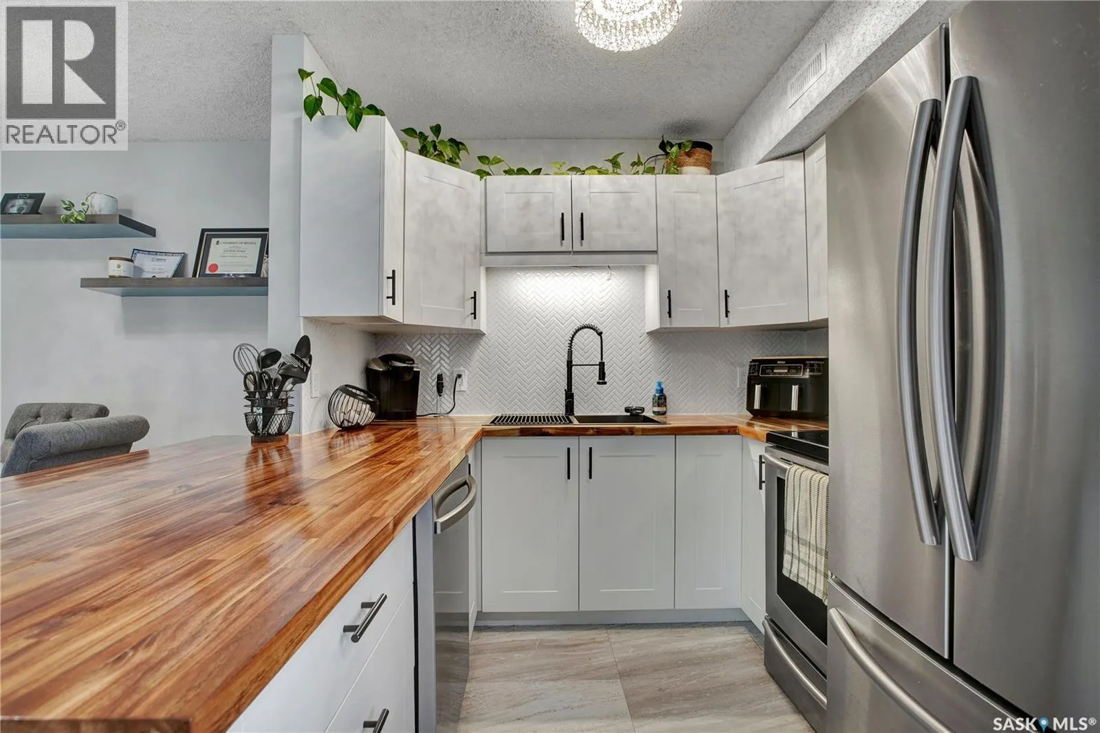 202D 213 Main Street