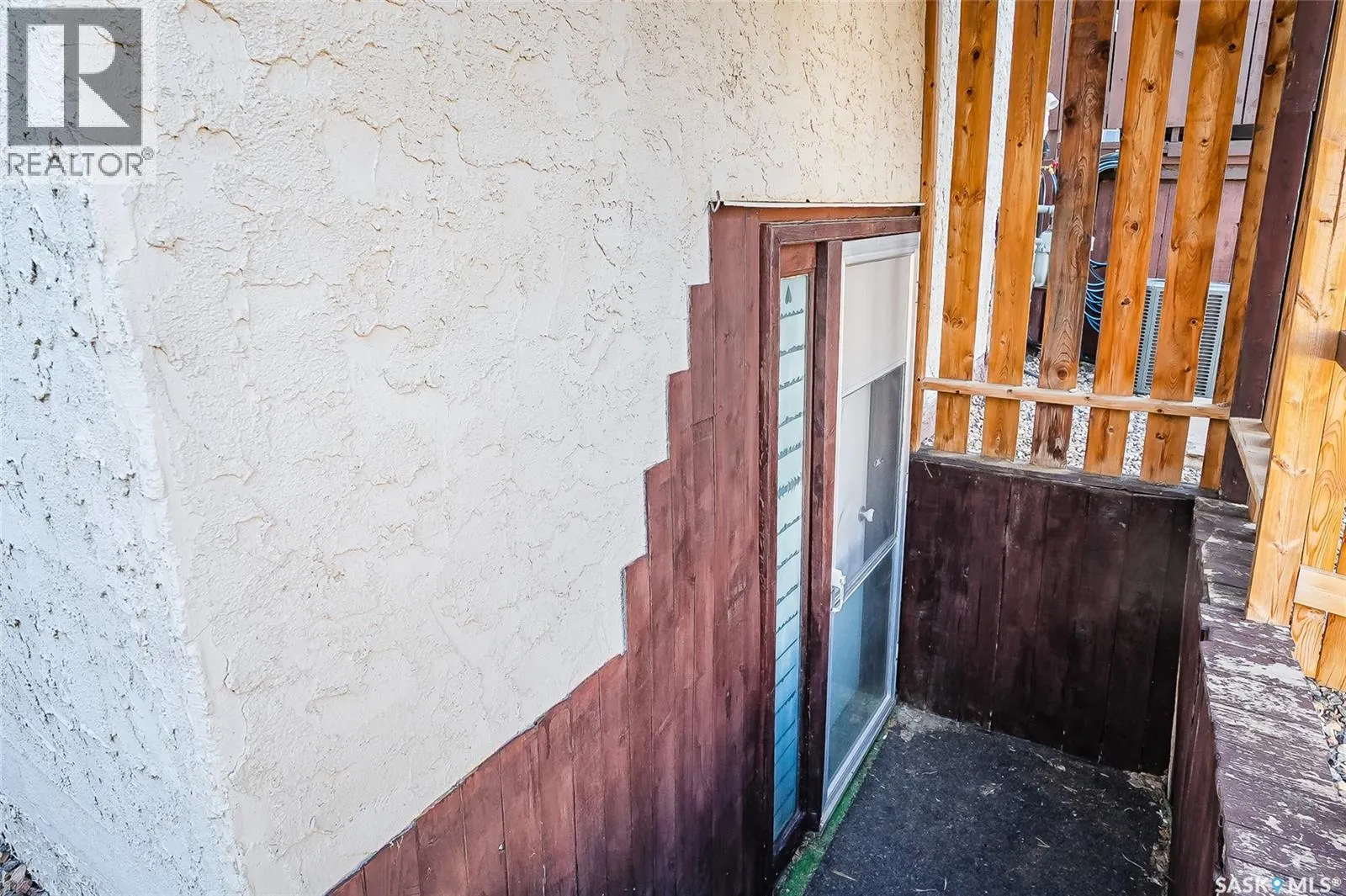 210 4th STREET W