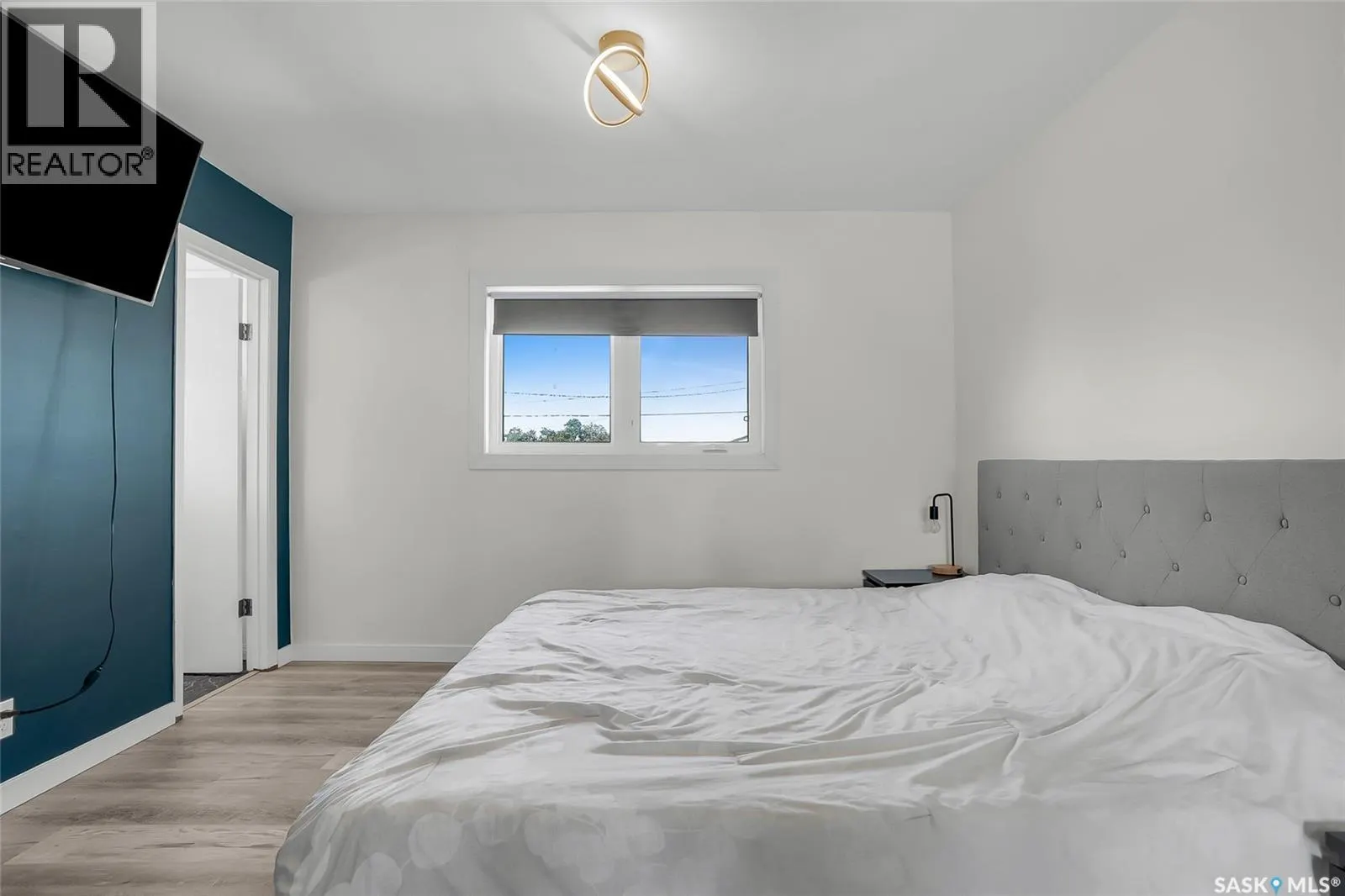 210 4th STREET W