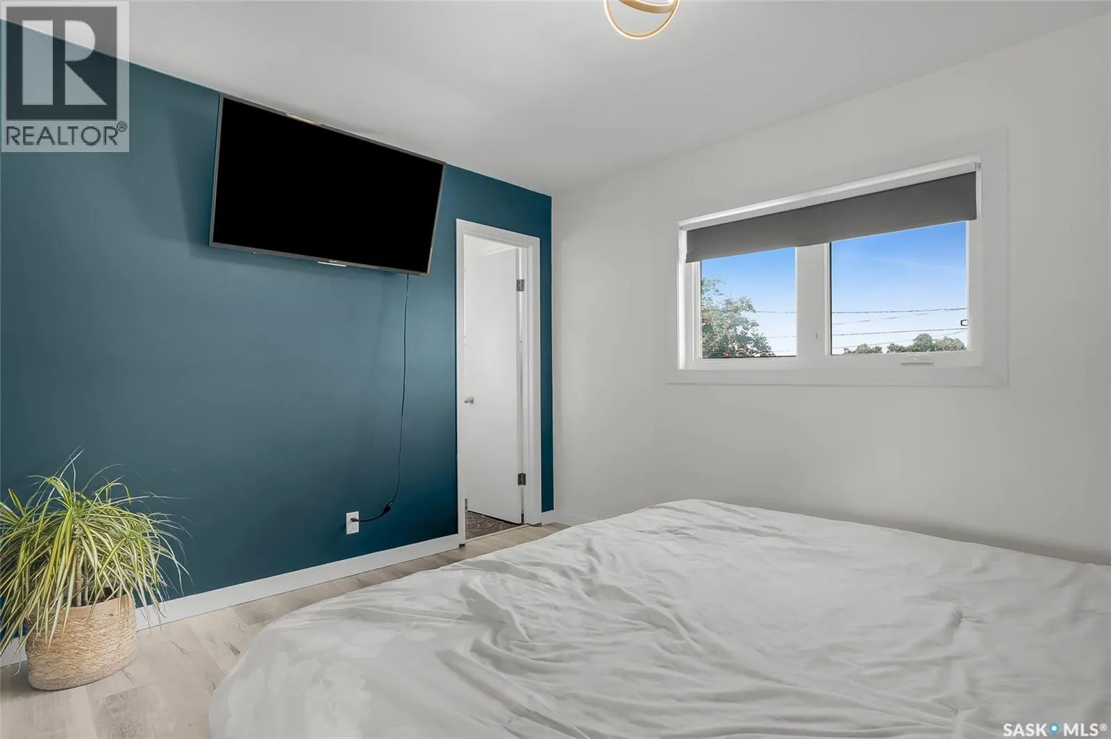 210 4th STREET W