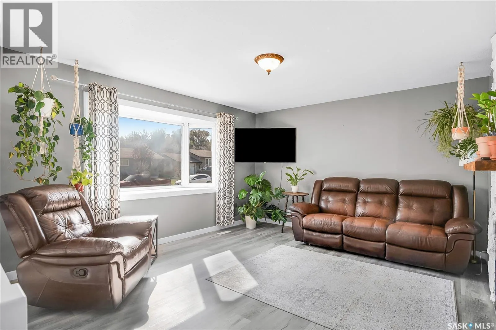 210 4th STREET W