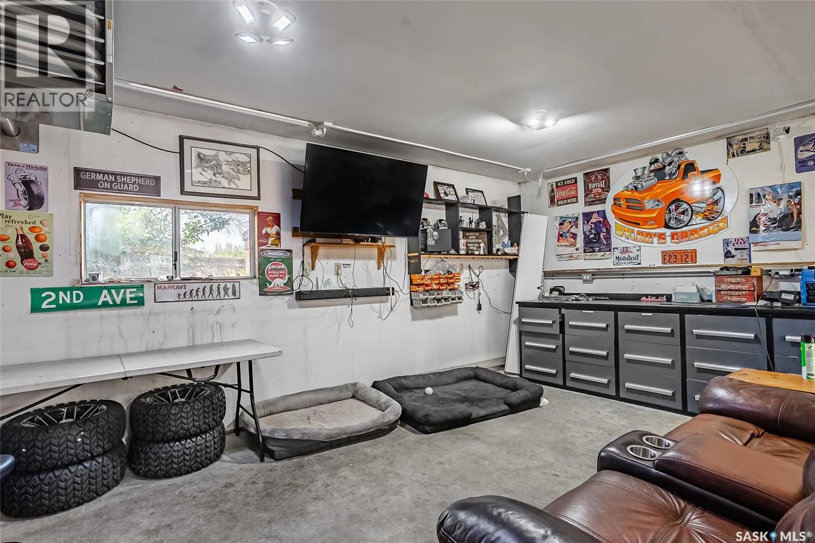 210 4th STREET W