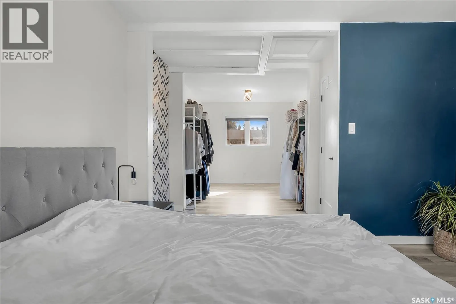 210 4th STREET W