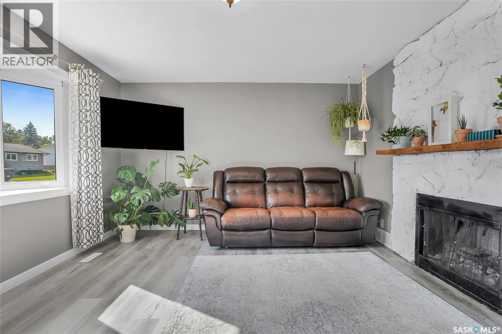 210 4th STREET W