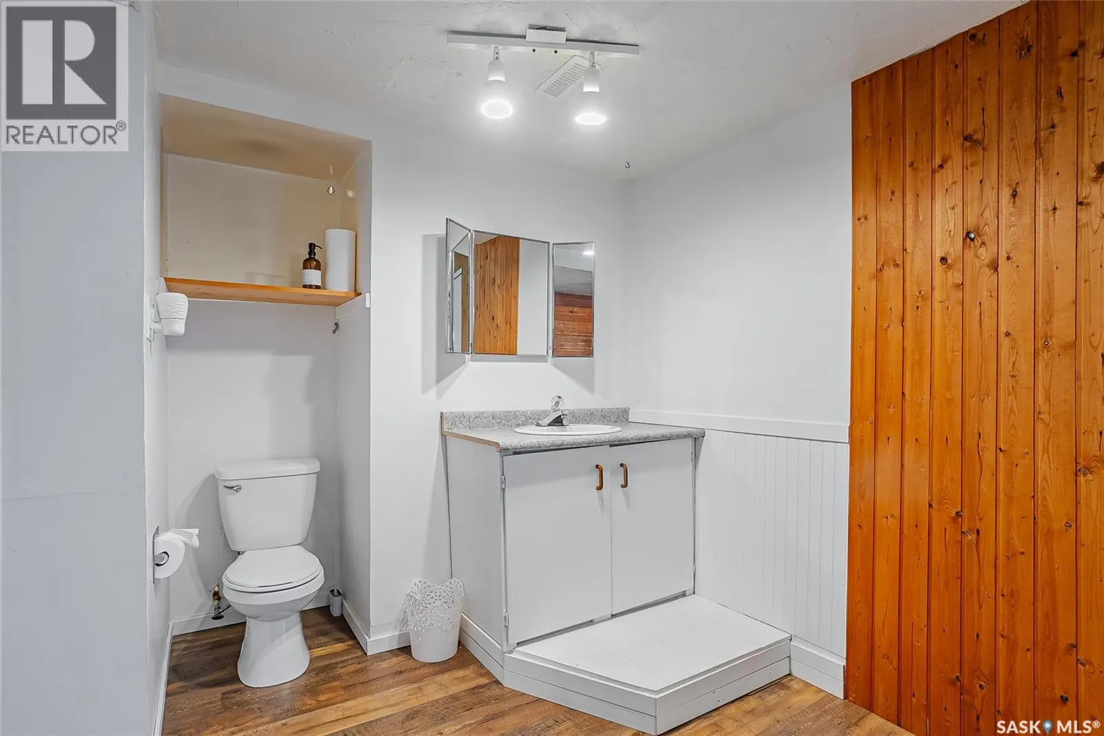 210 4th STREET W