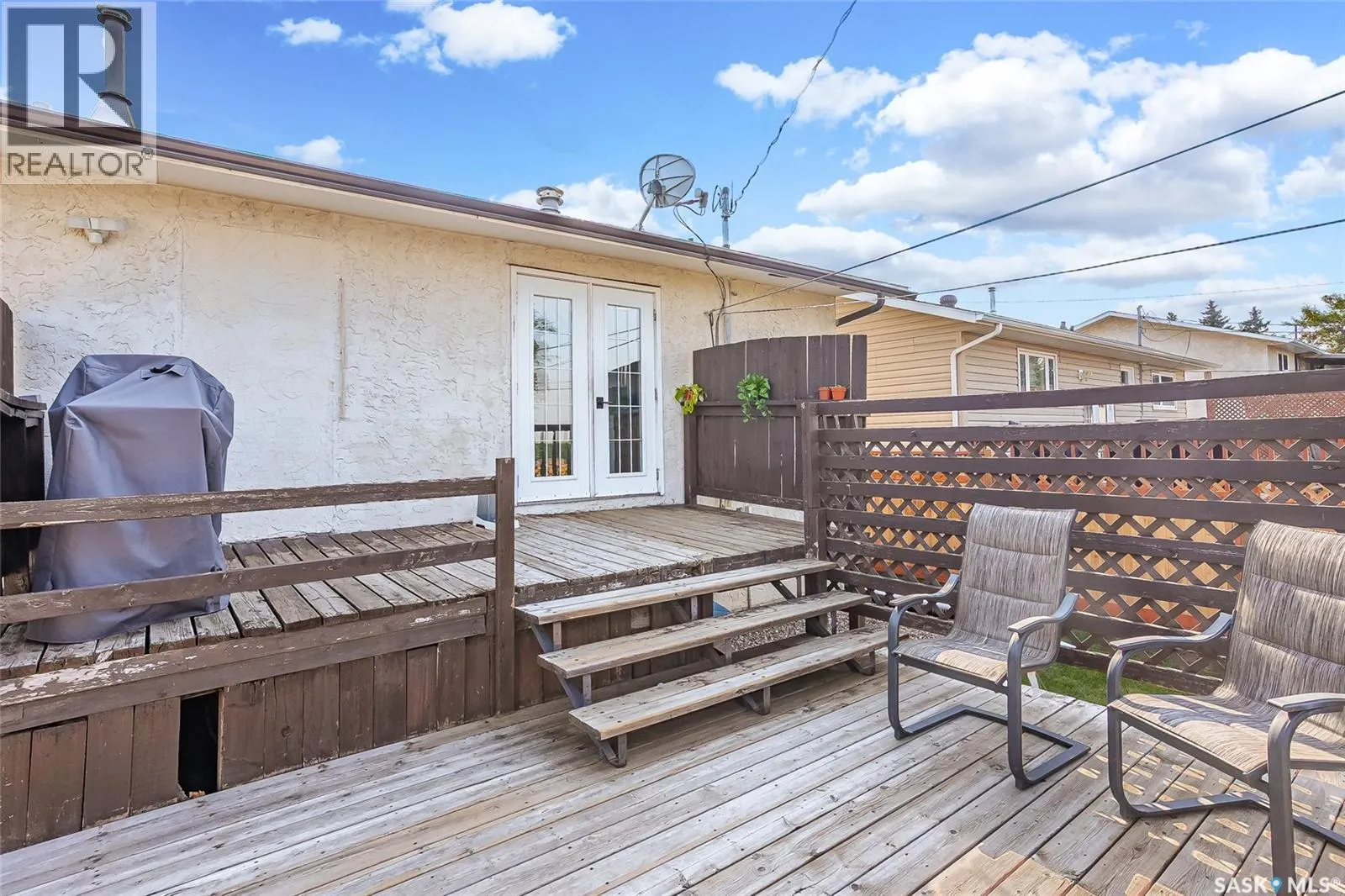 210 4th STREET W