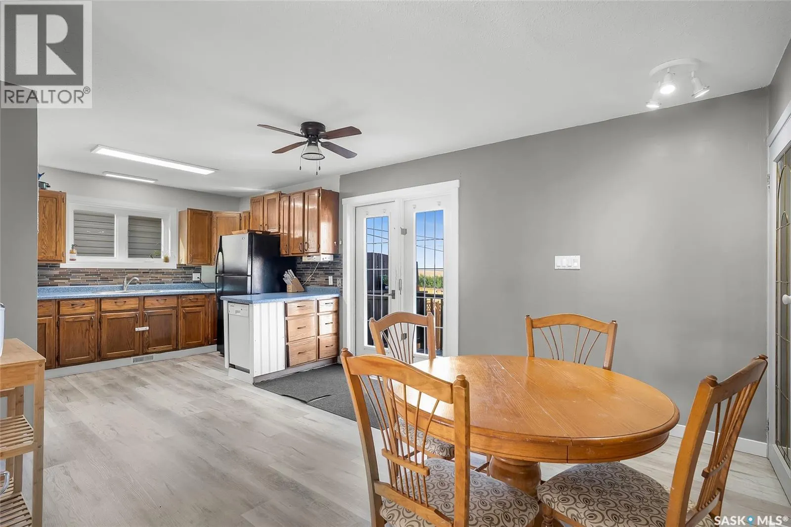 210 4th STREET W
