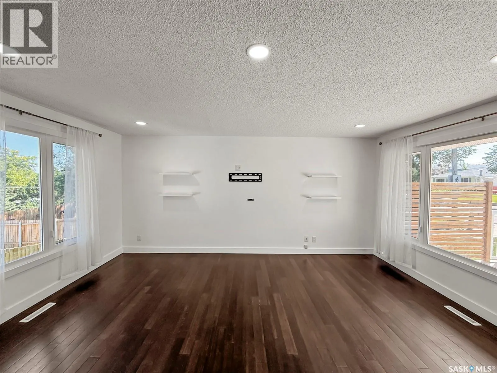 201 Conlin DRIVE
