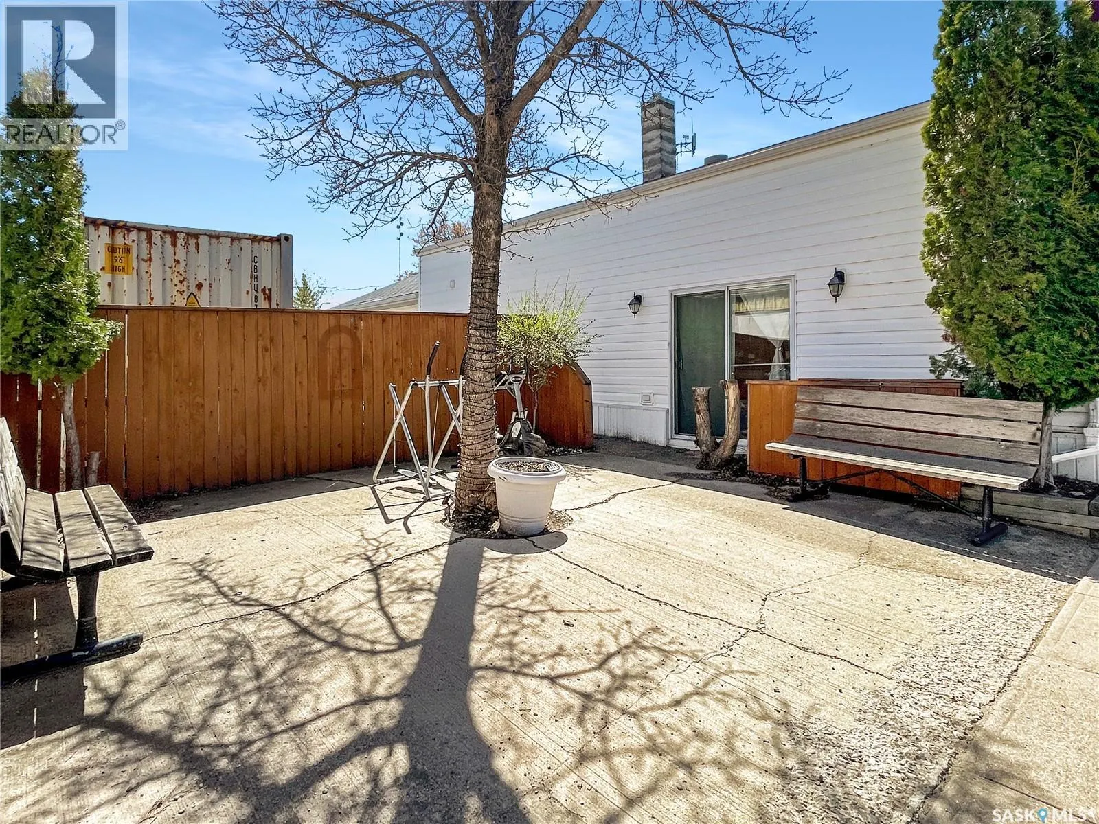 611 Herbert AVENUE