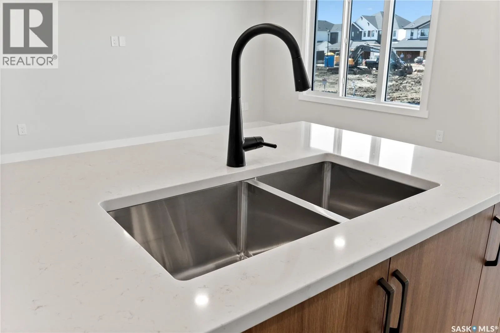 120 Reddekopp CRESCENT