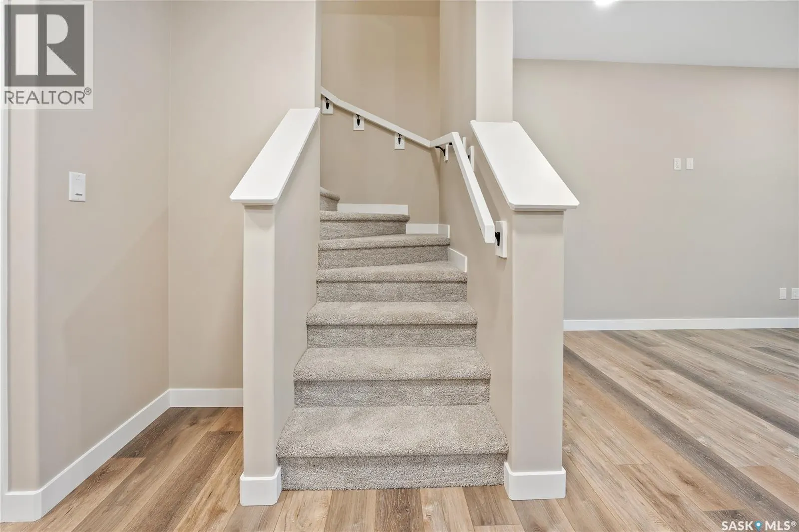 120 Reddekopp CRESCENT