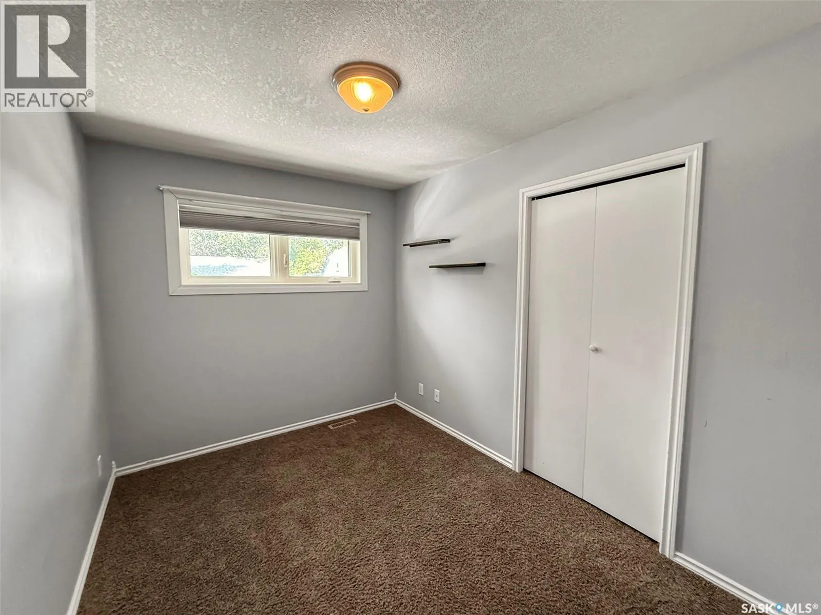 153 5th AVENUE NE