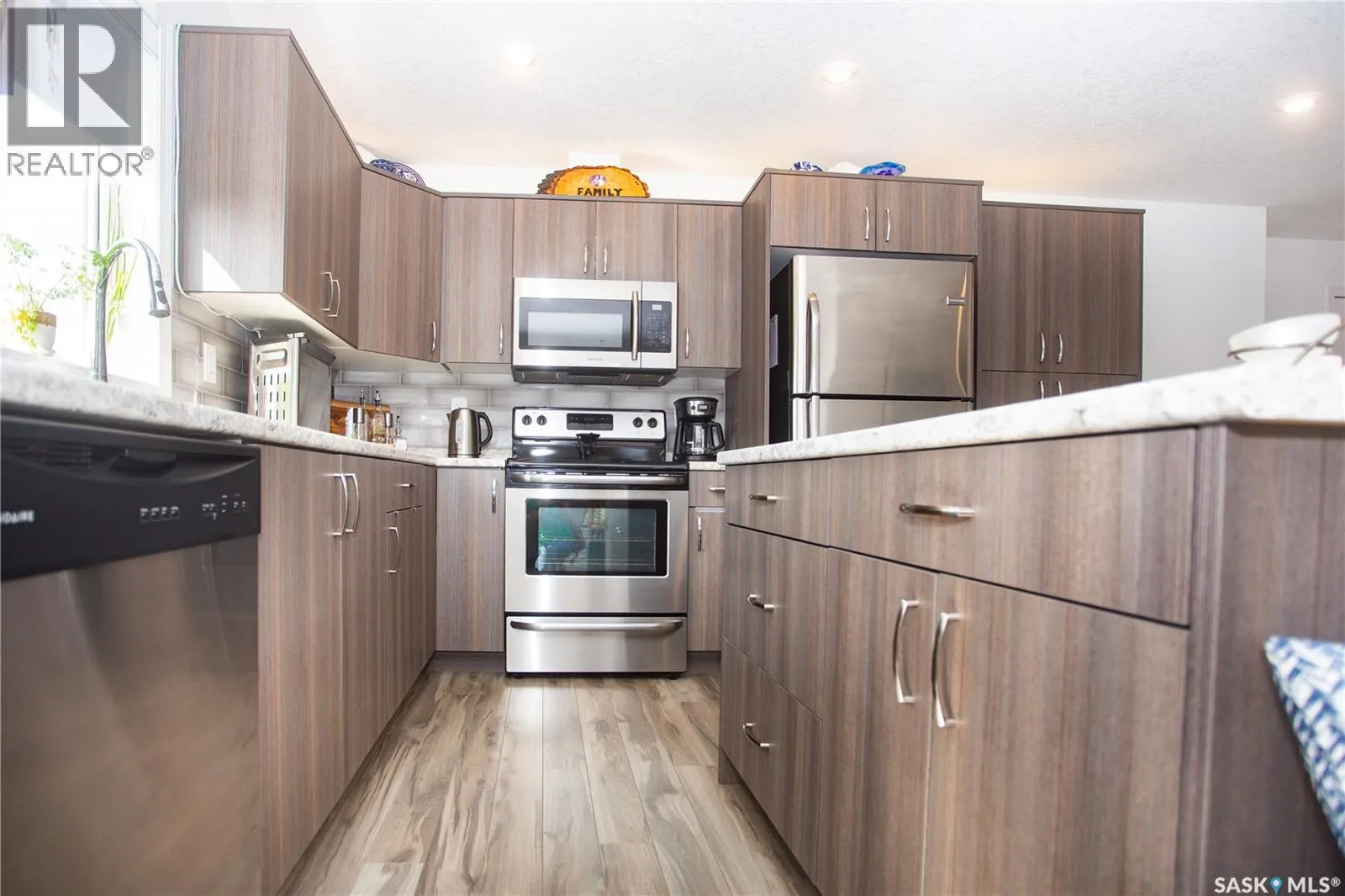 4205 108 Willis CRESCENT
