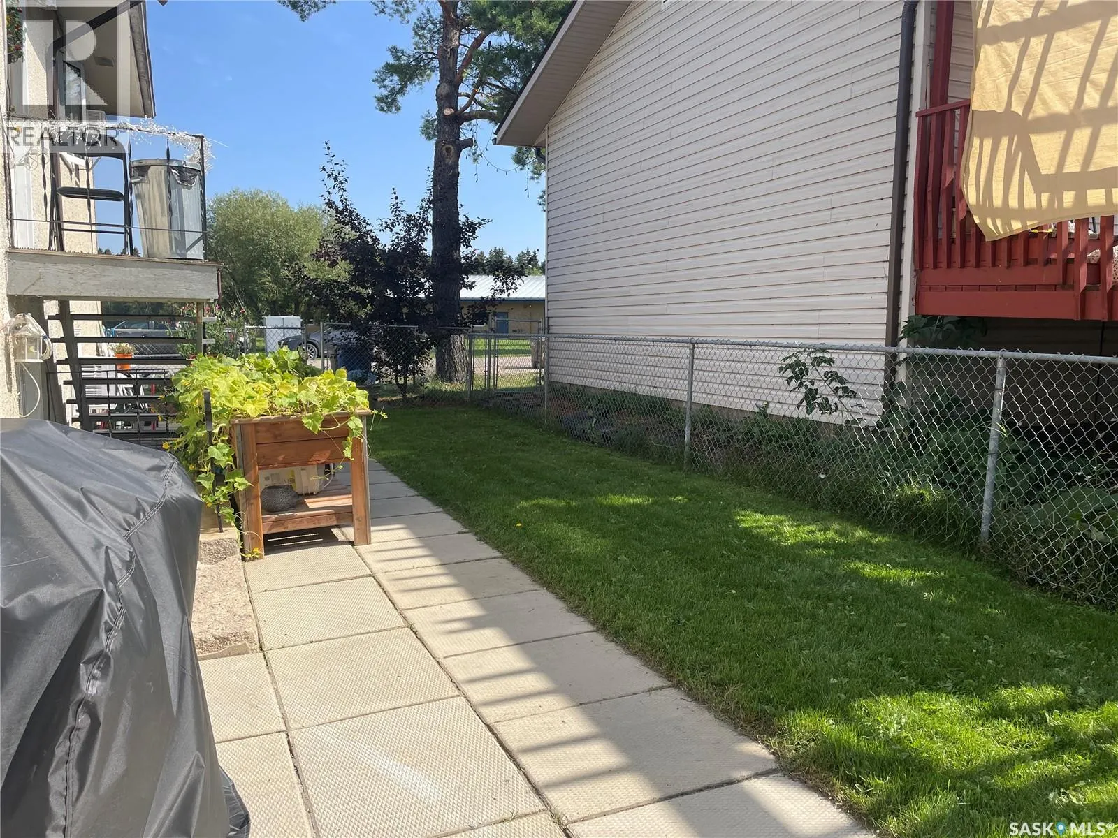 110 7th AVENUE S