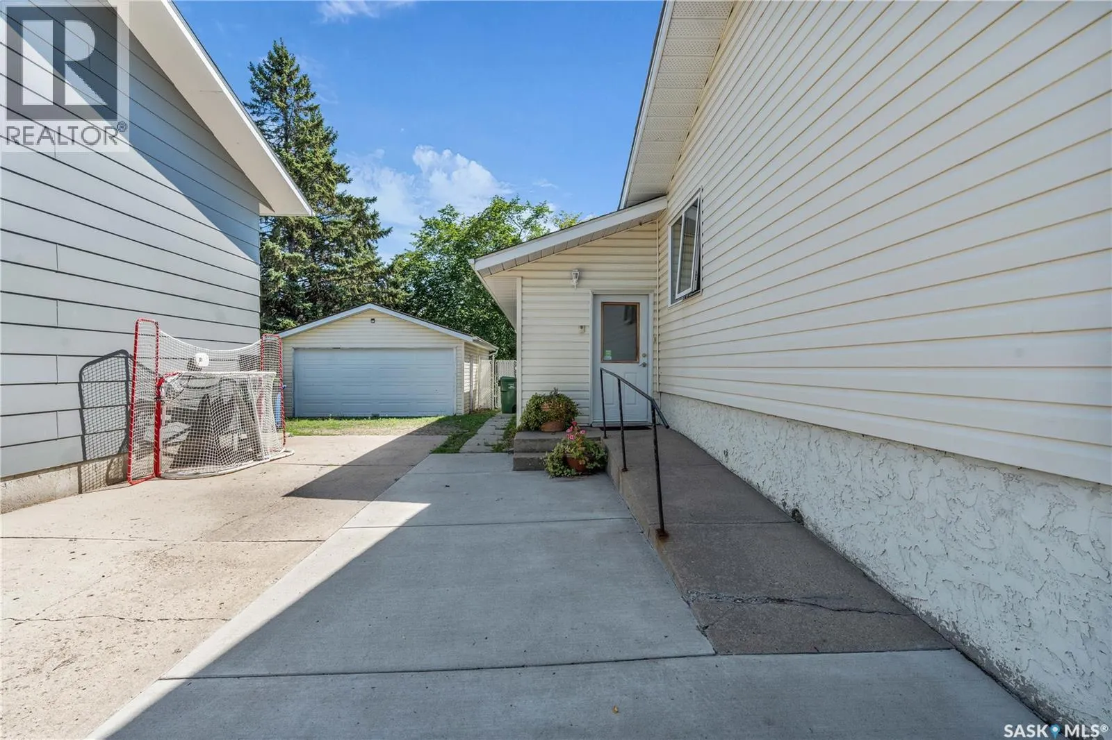 1007 Woodman CRESCENT