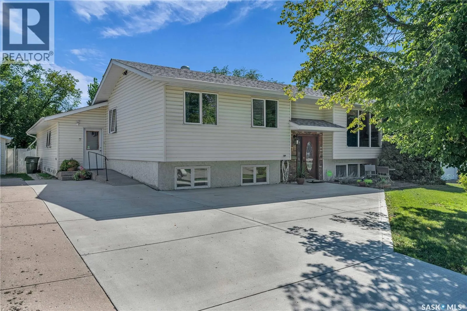 1007 Woodman CRESCENT