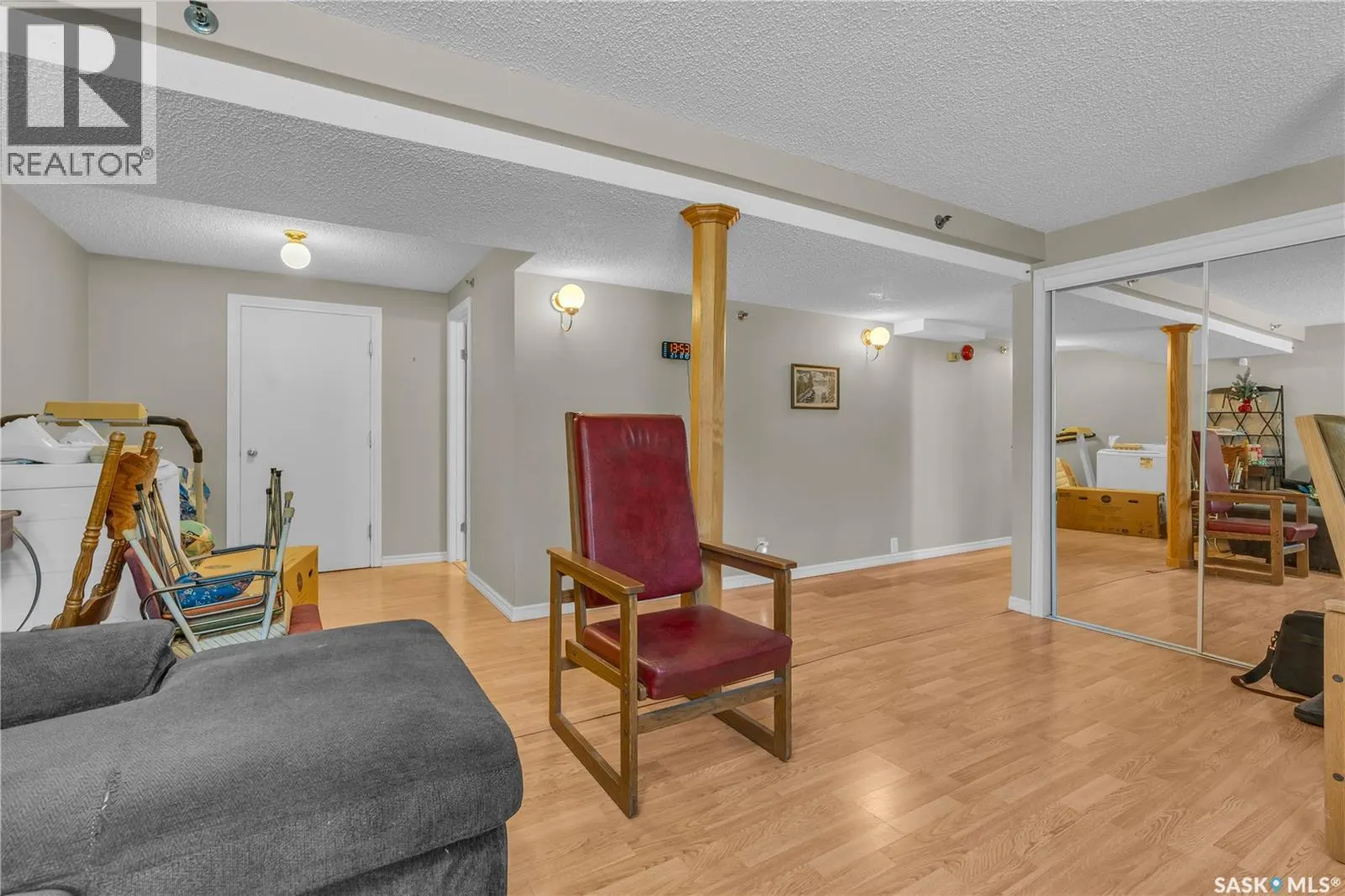 1007 Woodman CRESCENT