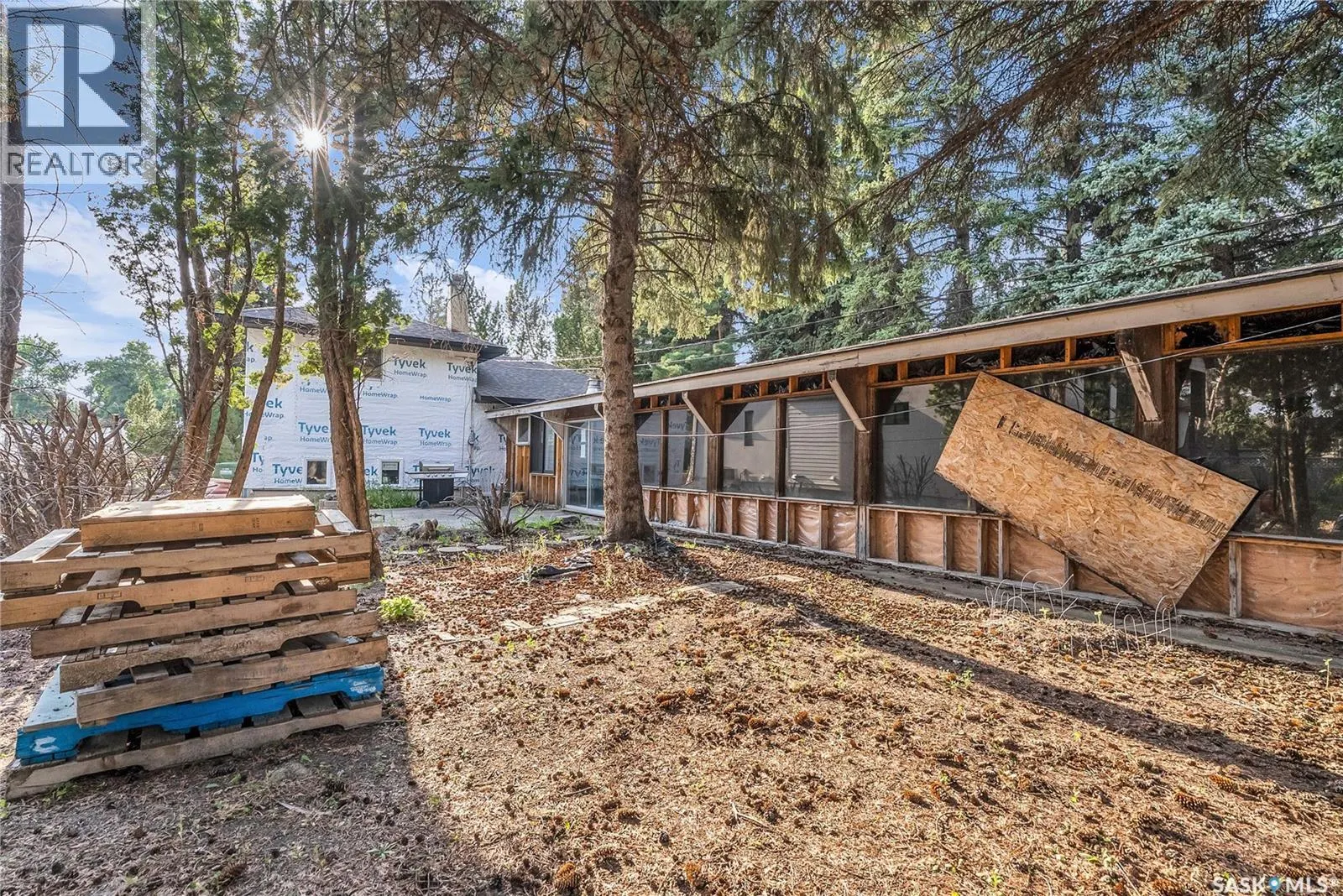1218 Haida AVENUE