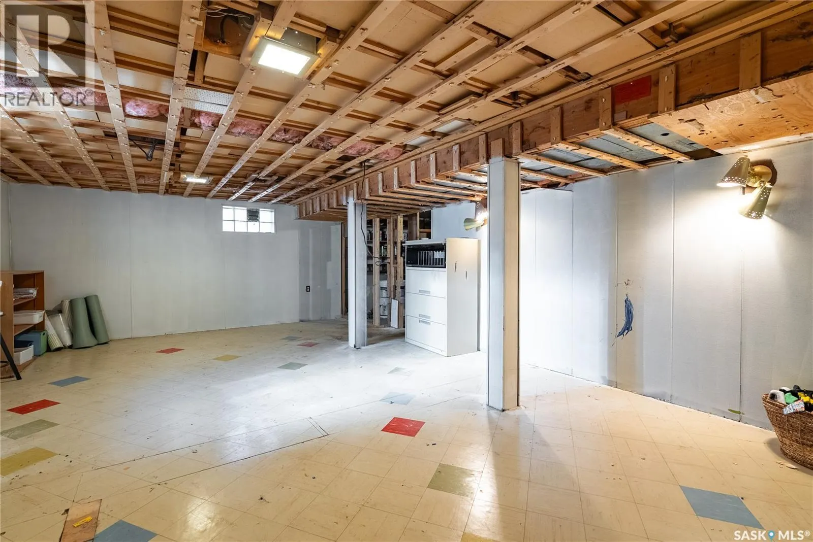 1218 Haida AVENUE