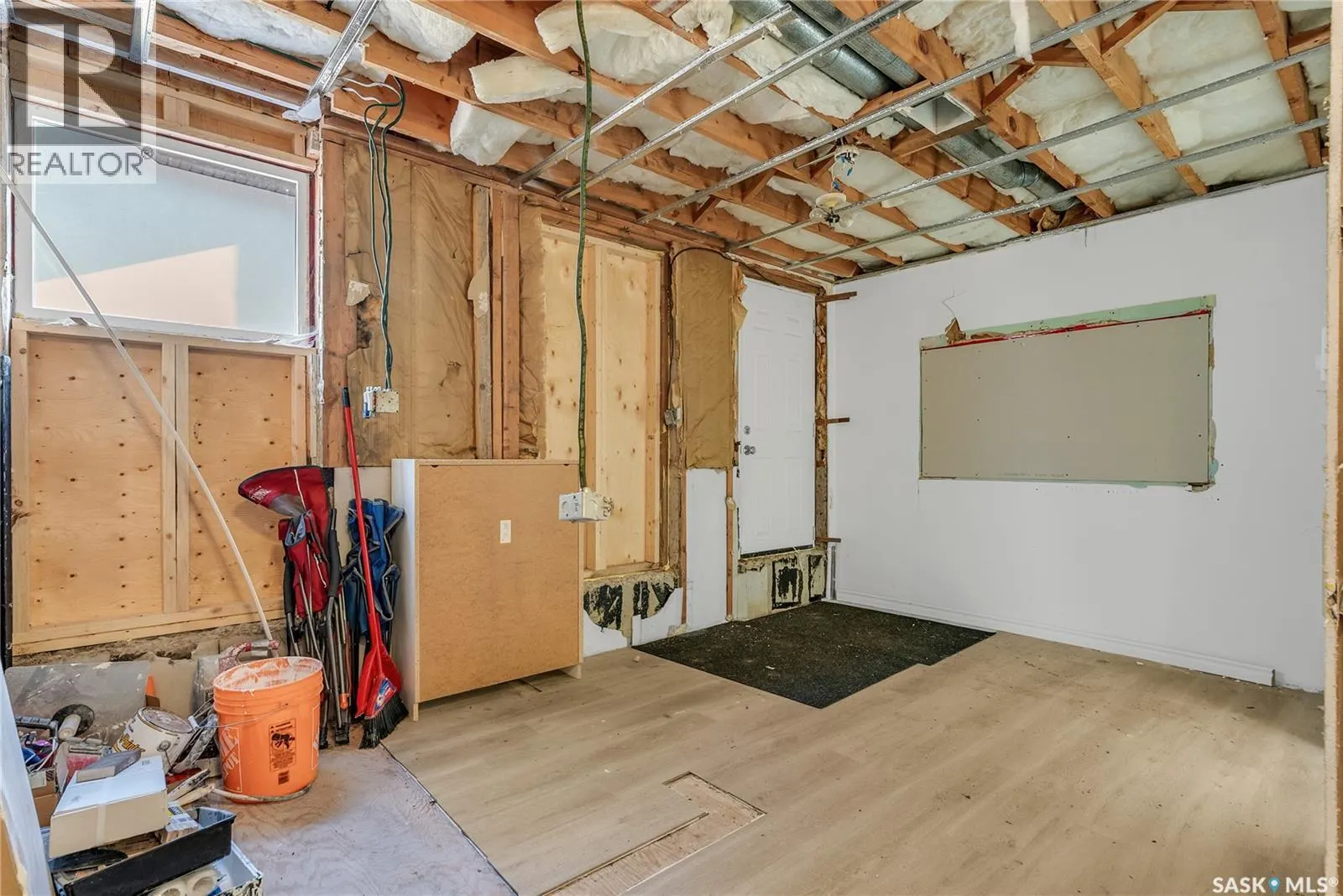 1218 Haida AVENUE