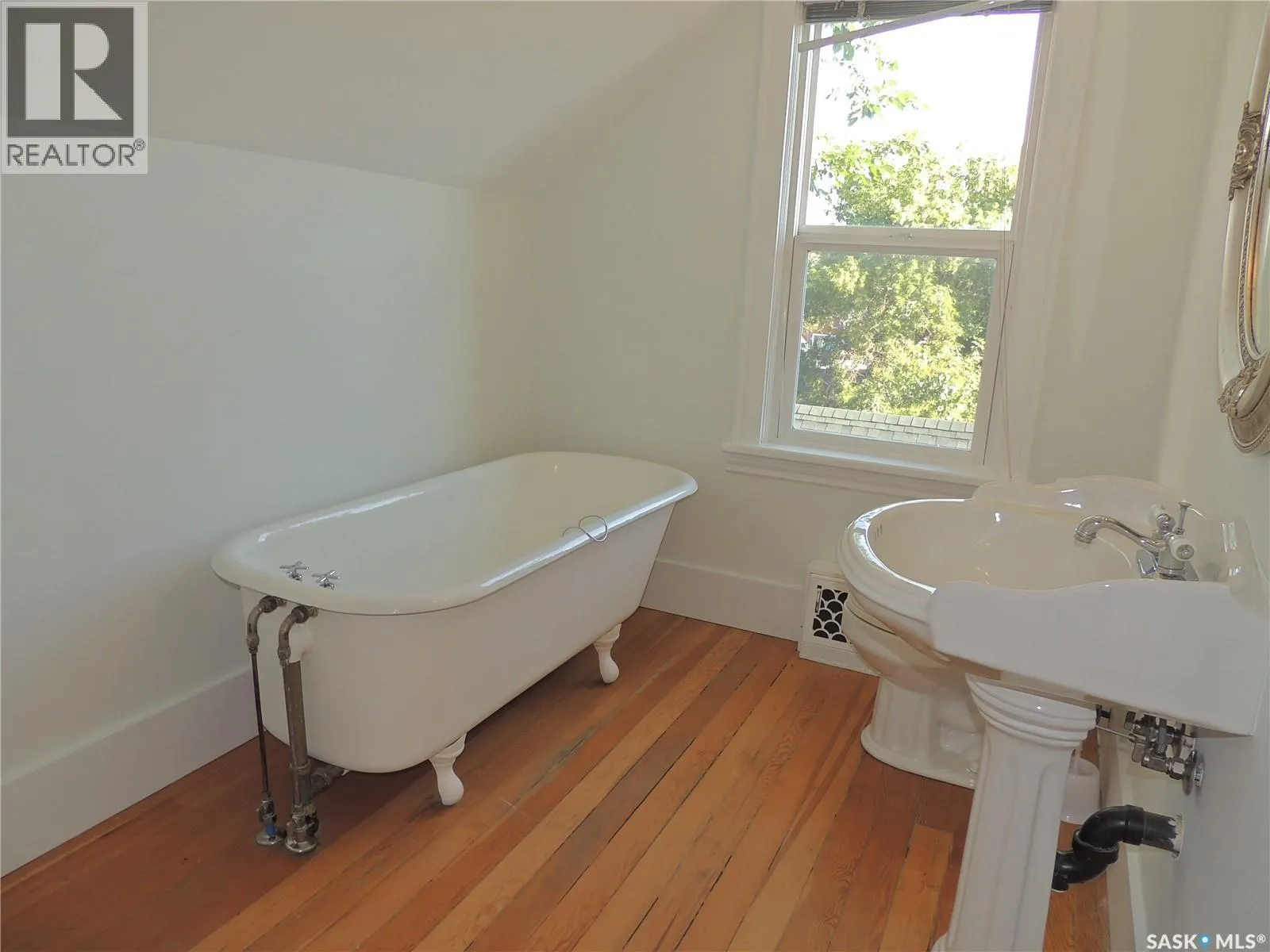 1525 3rd STREET