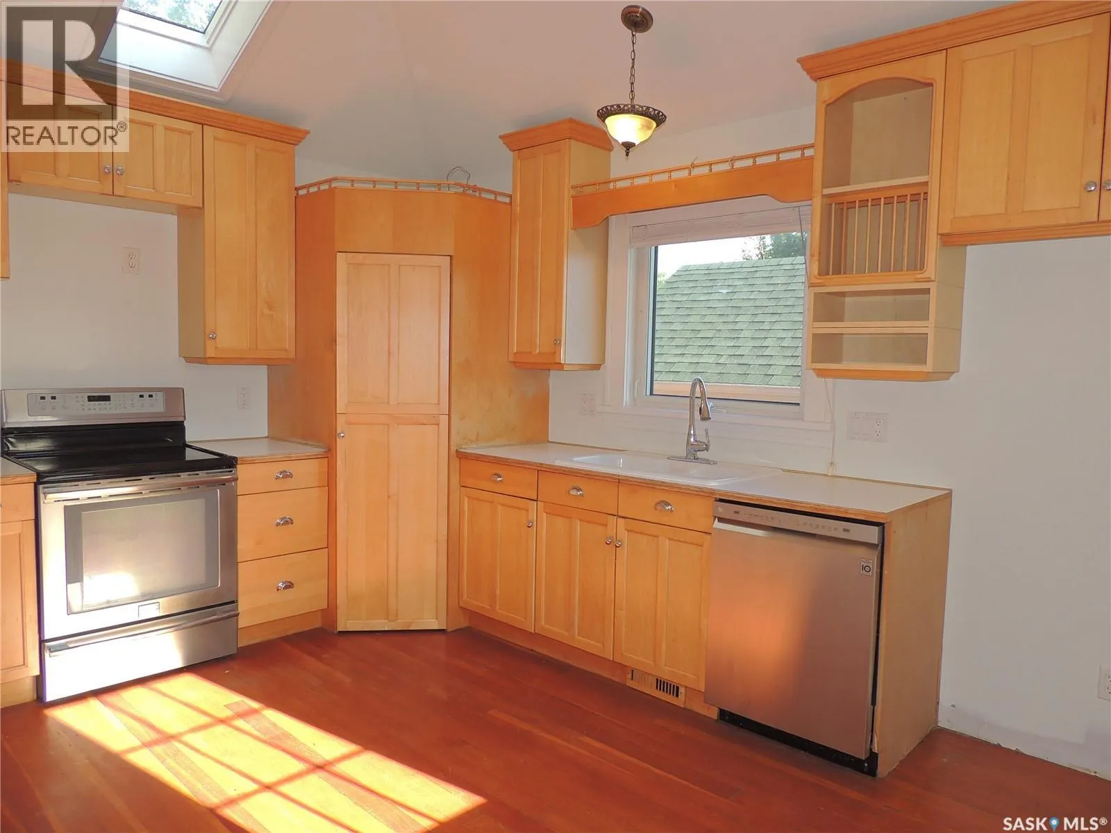1525 3rd STREET