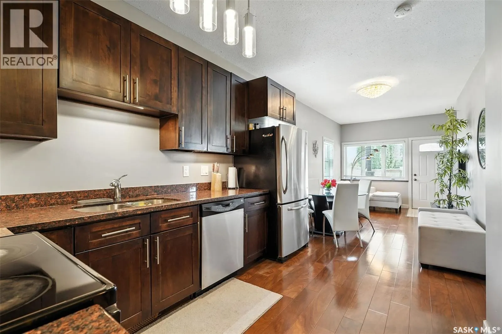 47 1703 Patrick CRESCENT