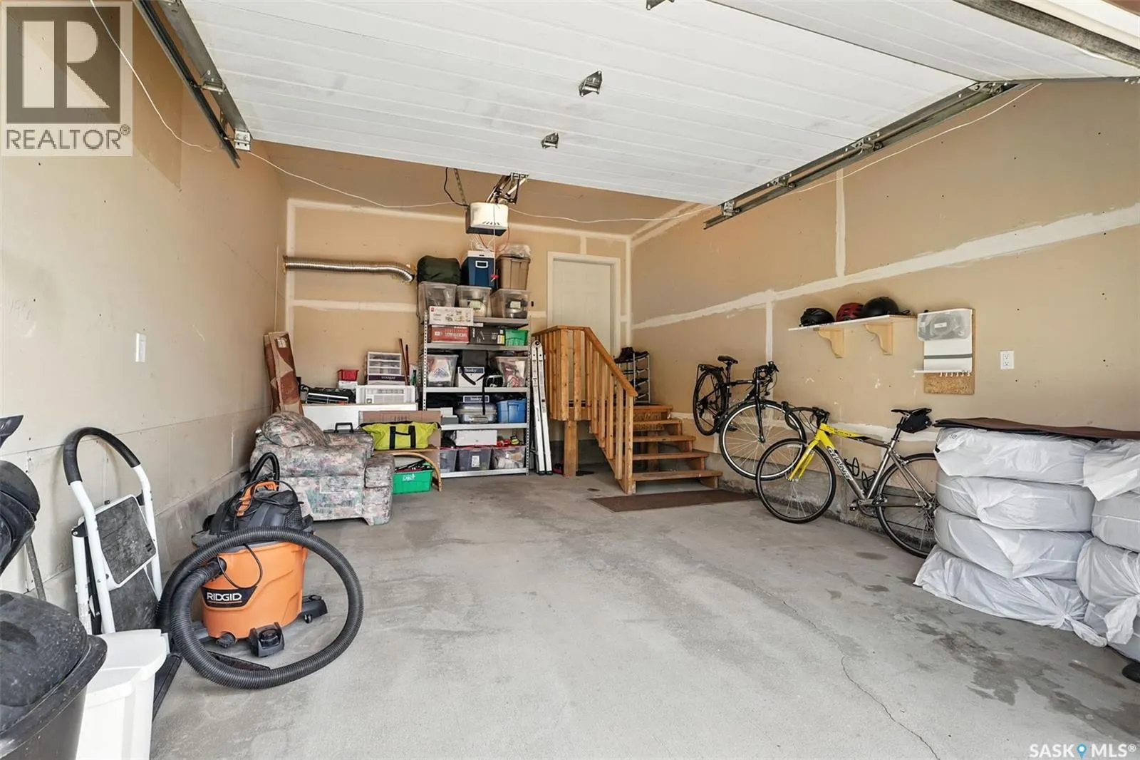47 1703 Patrick CRESCENT