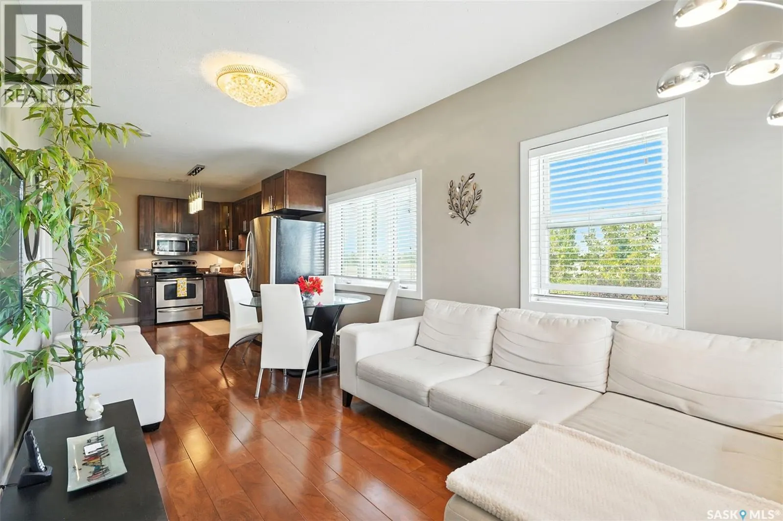 47 1703 Patrick CRESCENT