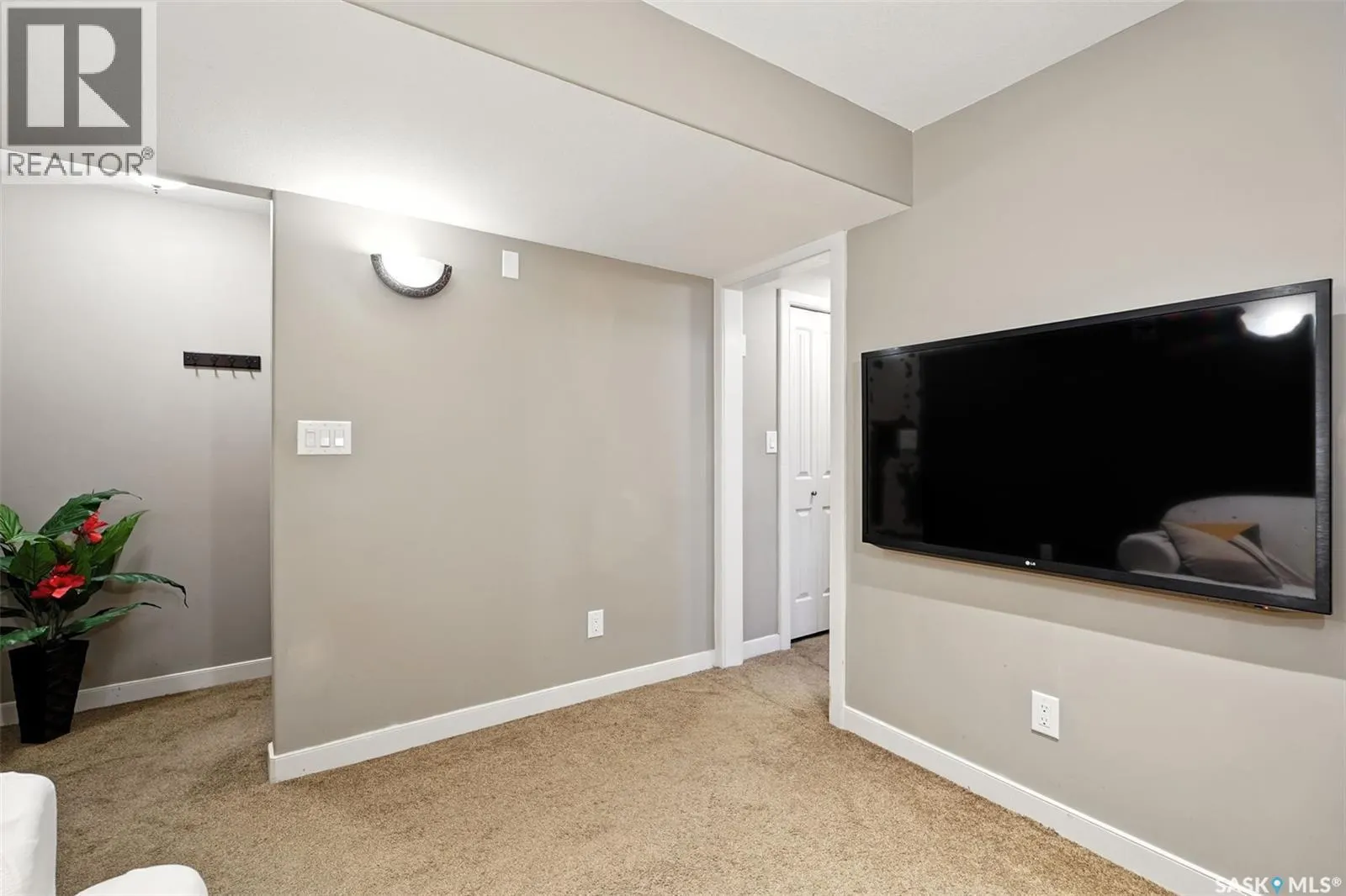 47 1703 Patrick CRESCENT