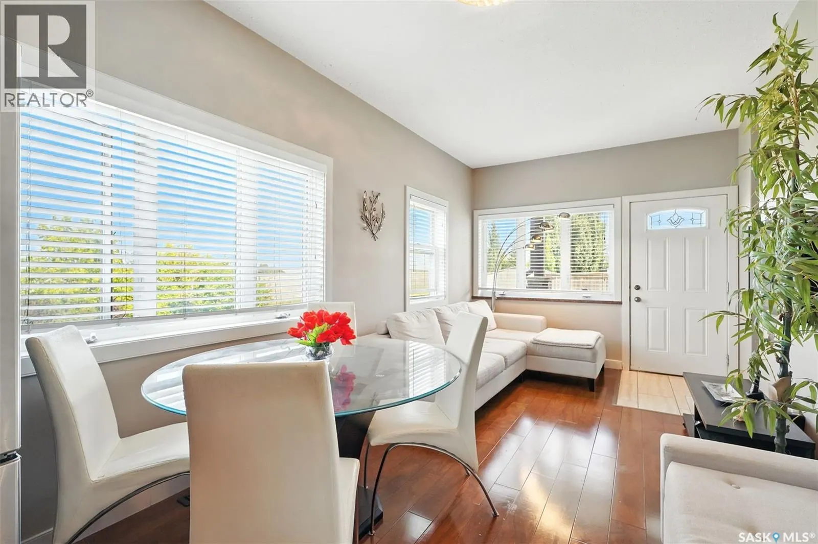 47 1703 Patrick CRESCENT