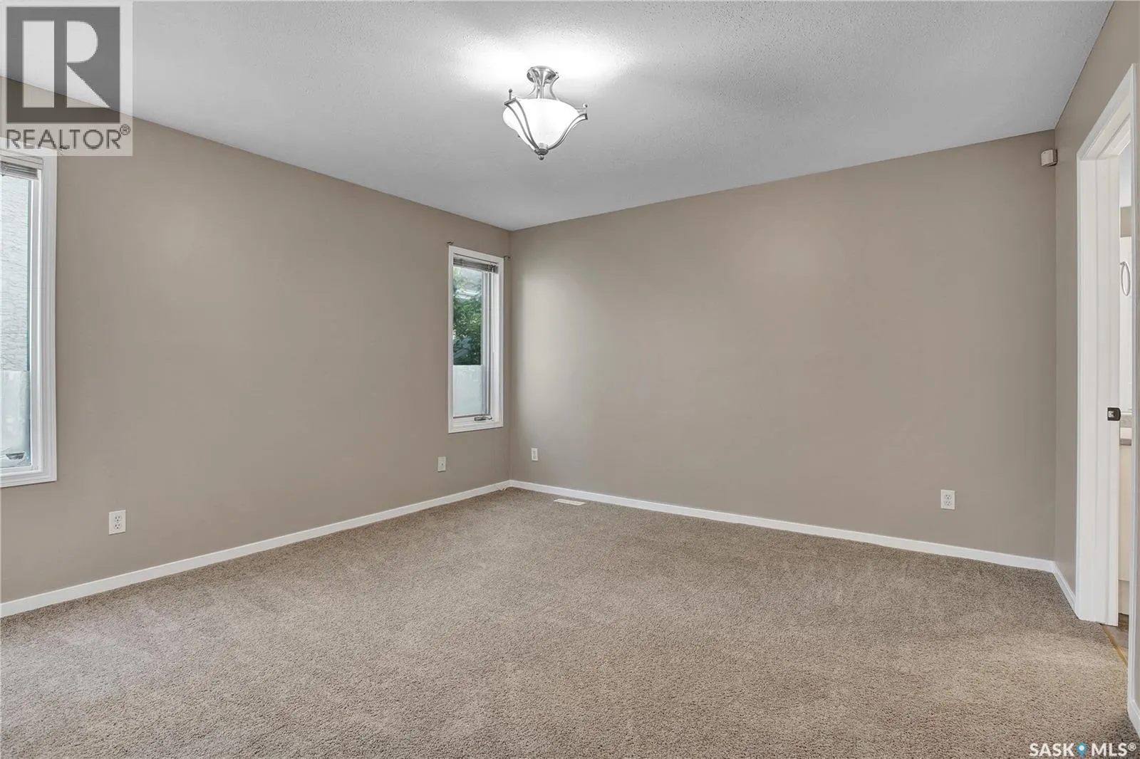 302 Blackthorn CRESCENT