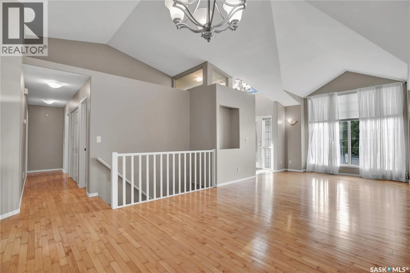 302 Blackthorn CRESCENT
