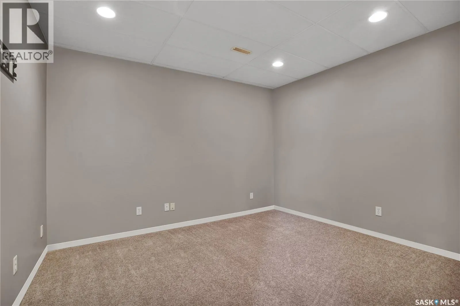 302 Blackthorn CRESCENT