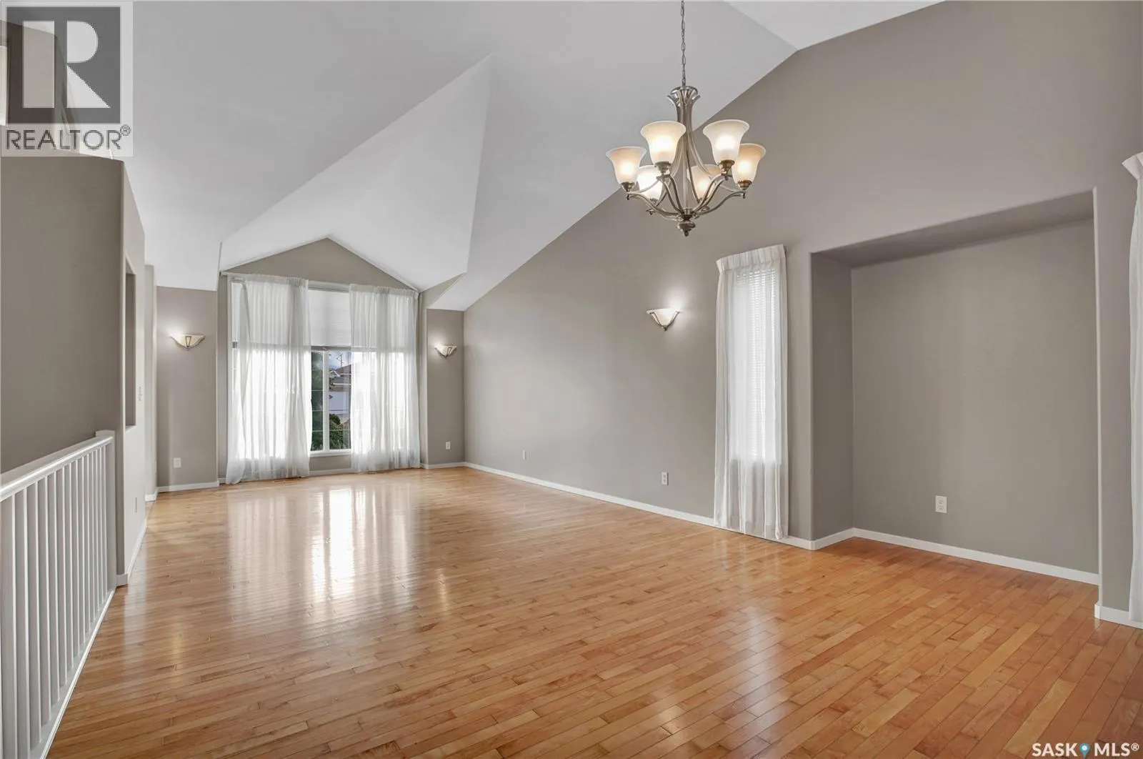 302 Blackthorn CRESCENT