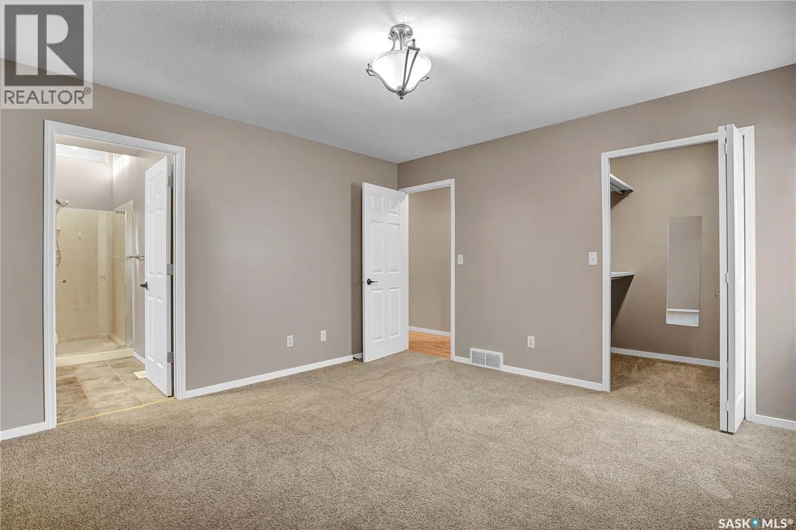 302 Blackthorn CRESCENT