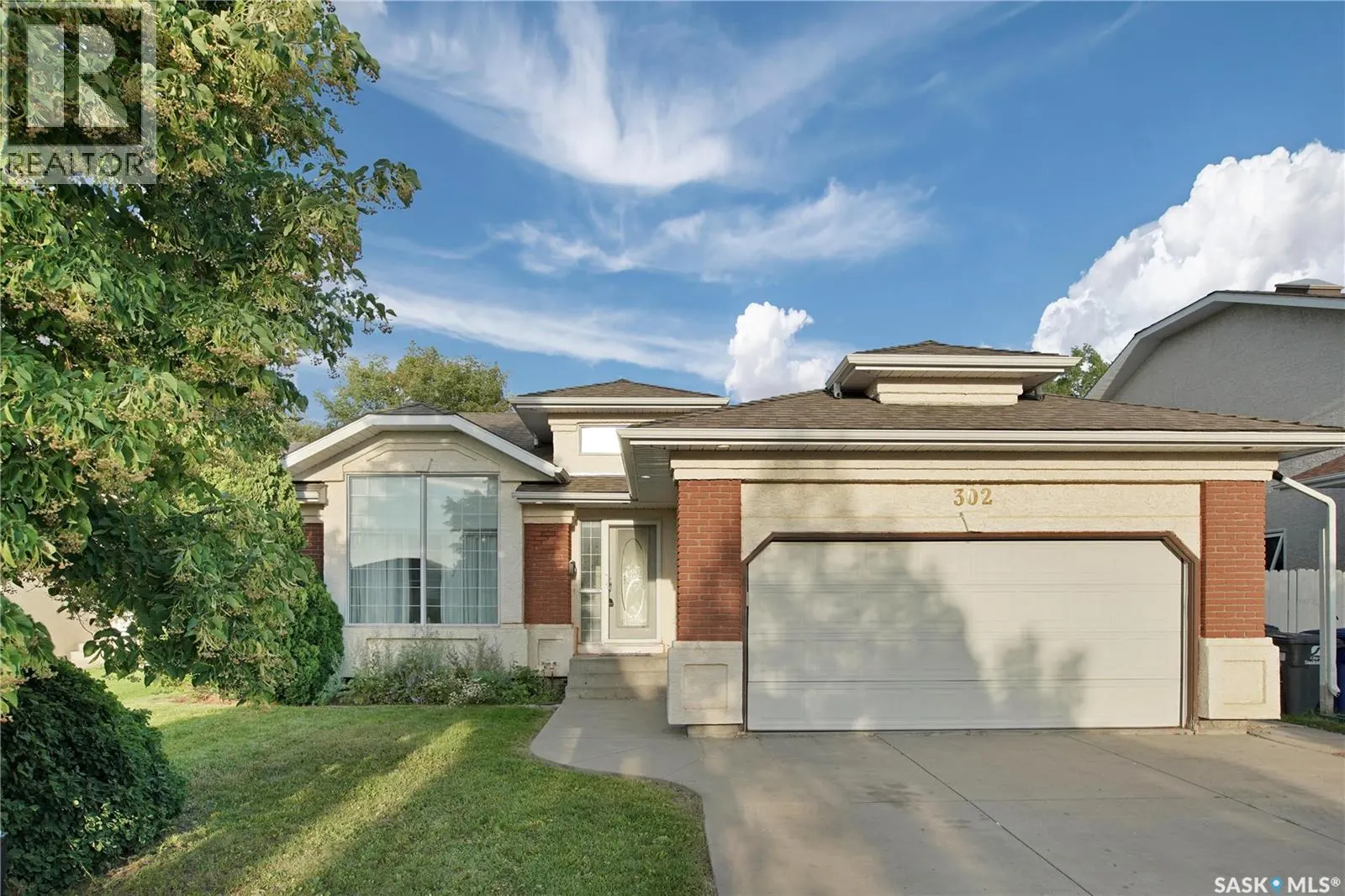 302 Blackthorn CRESCENT