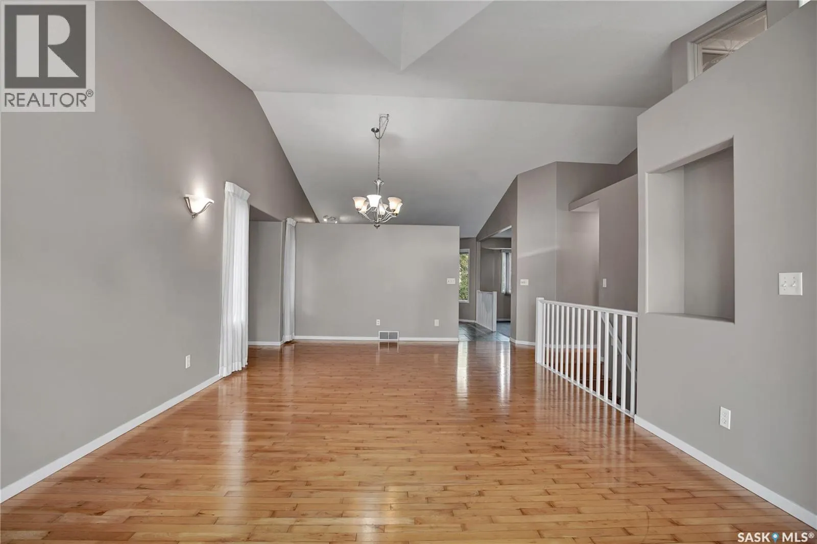 302 Blackthorn CRESCENT