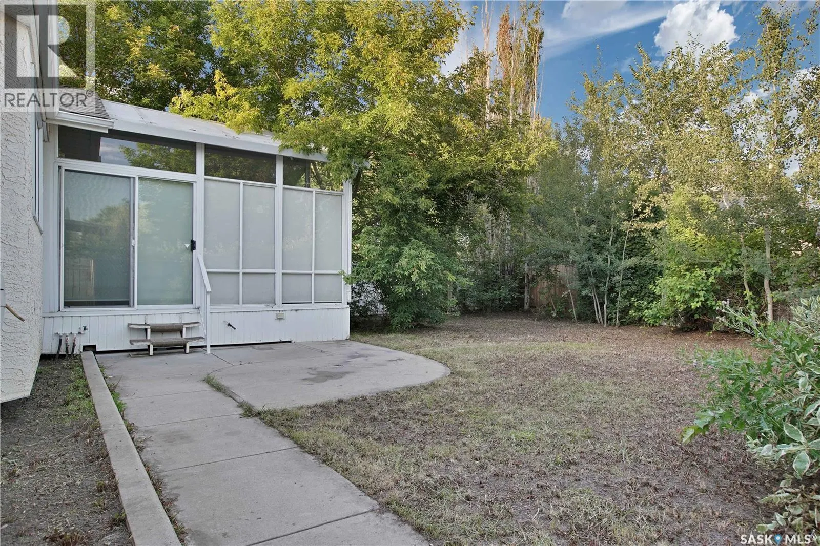 302 Blackthorn CRESCENT