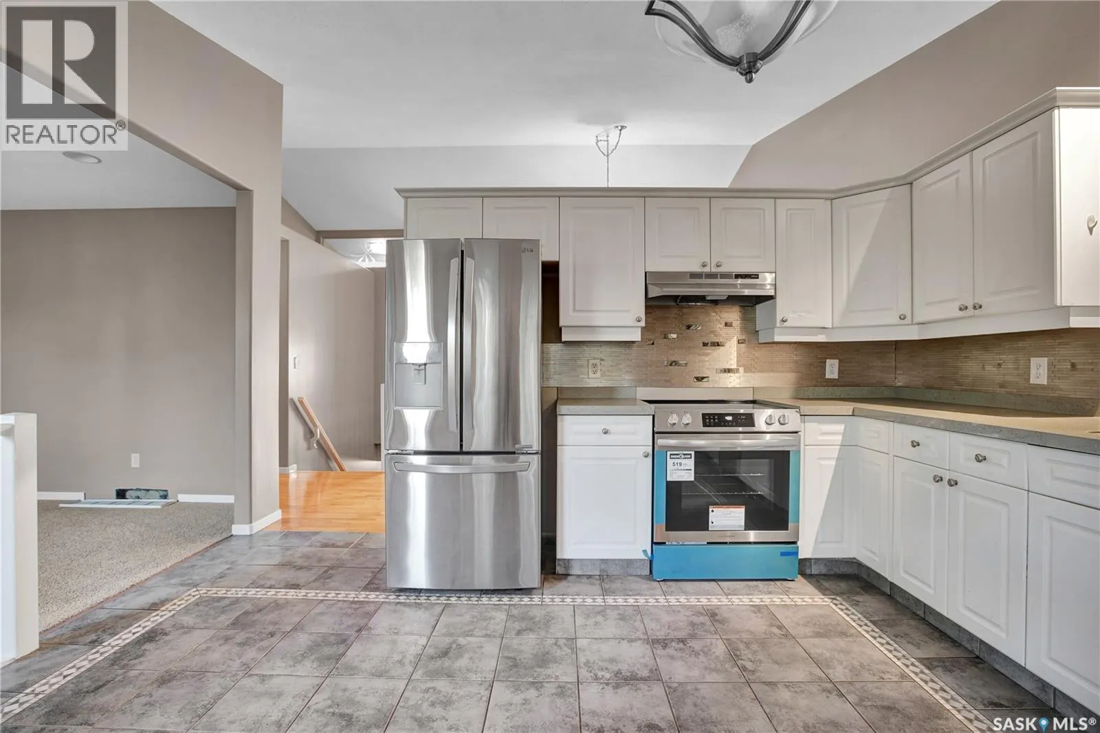 302 Blackthorn CRESCENT