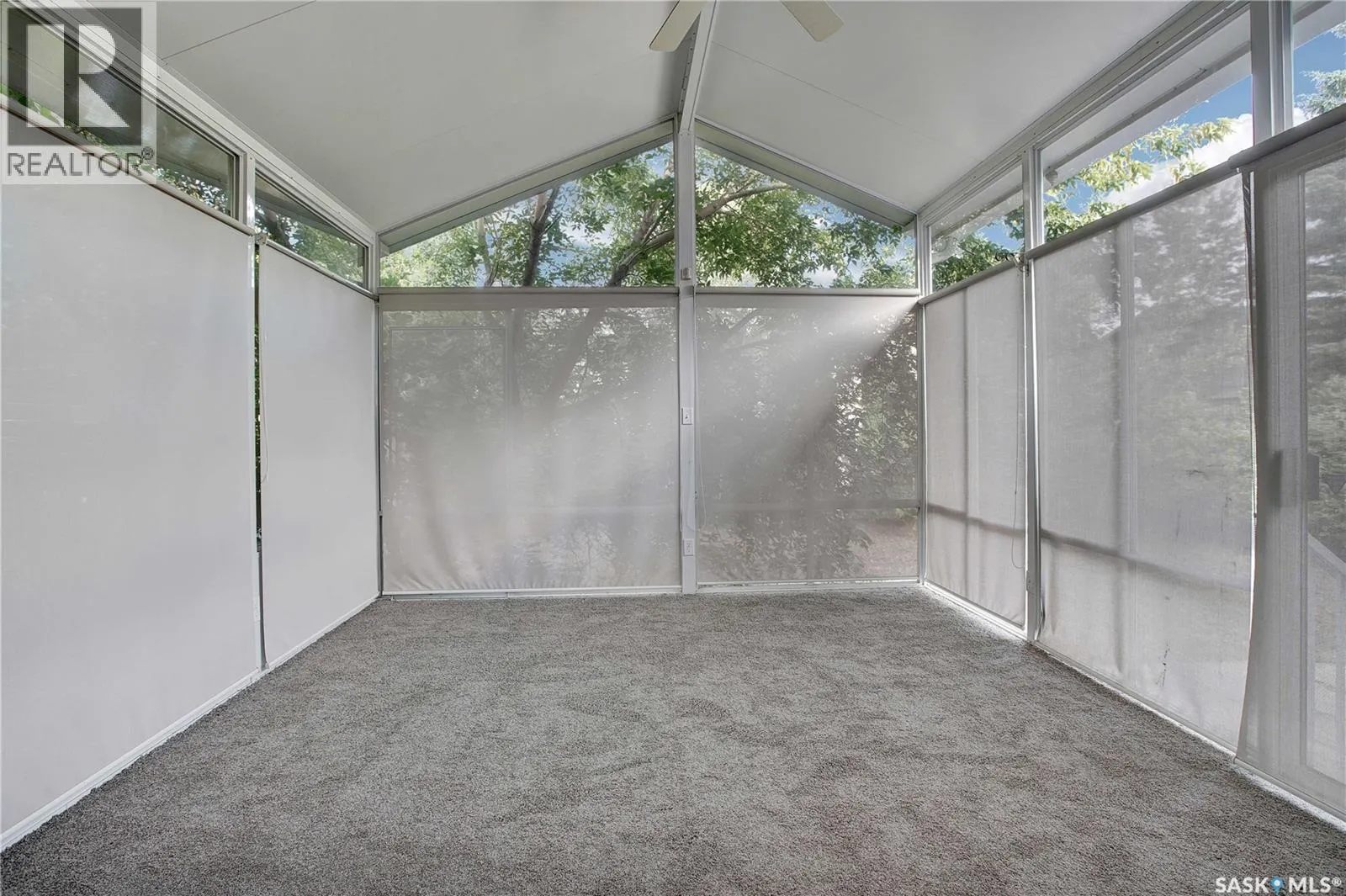 302 Blackthorn CRESCENT