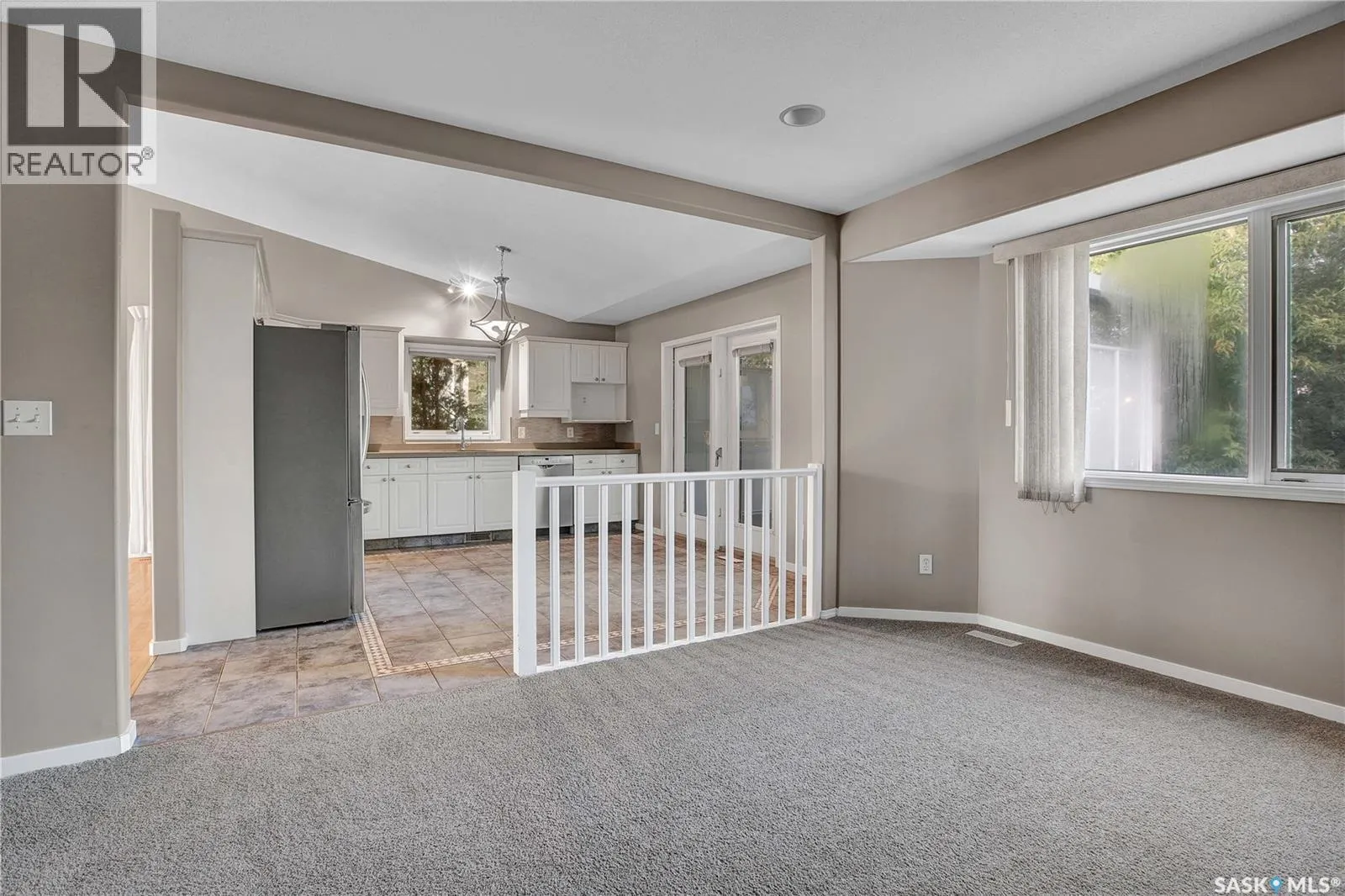 302 Blackthorn CRESCENT