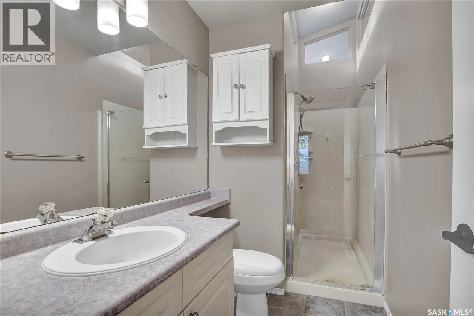 302 Blackthorn CRESCENT