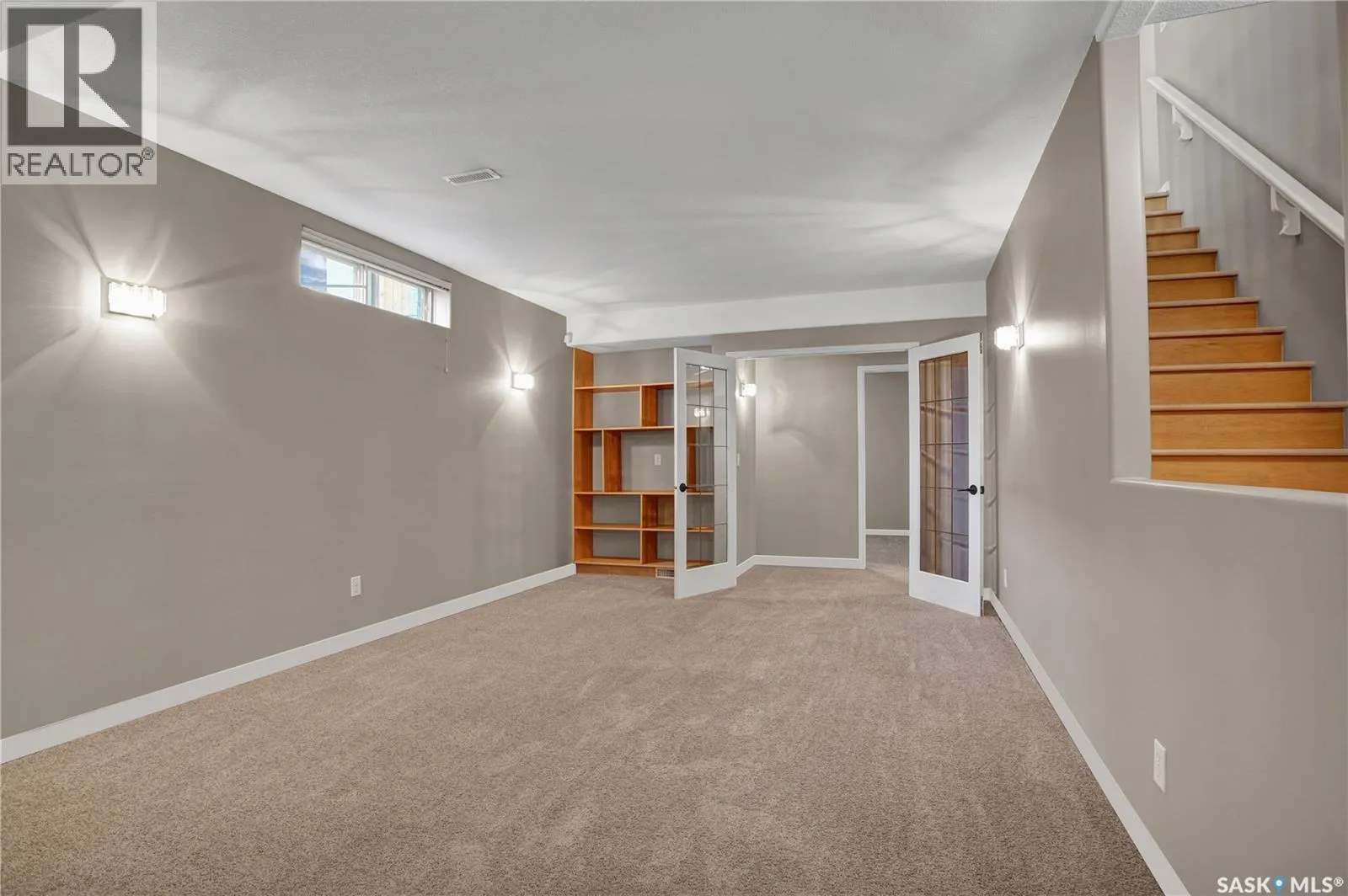 302 Blackthorn CRESCENT