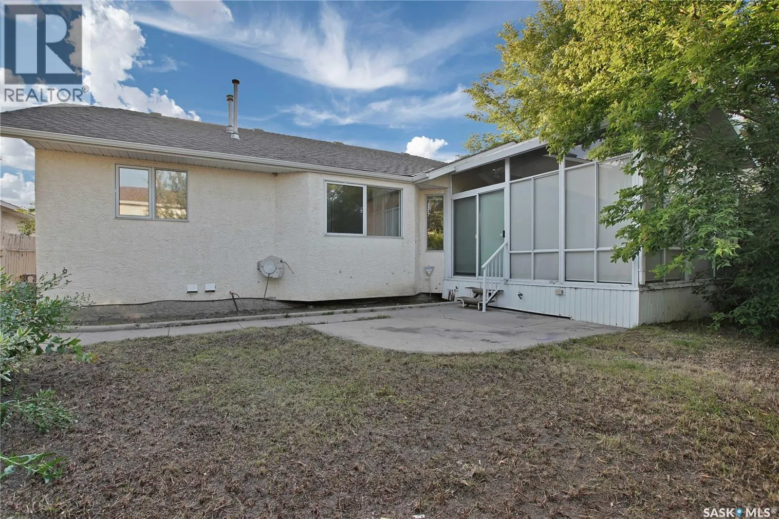 302 Blackthorn CRESCENT