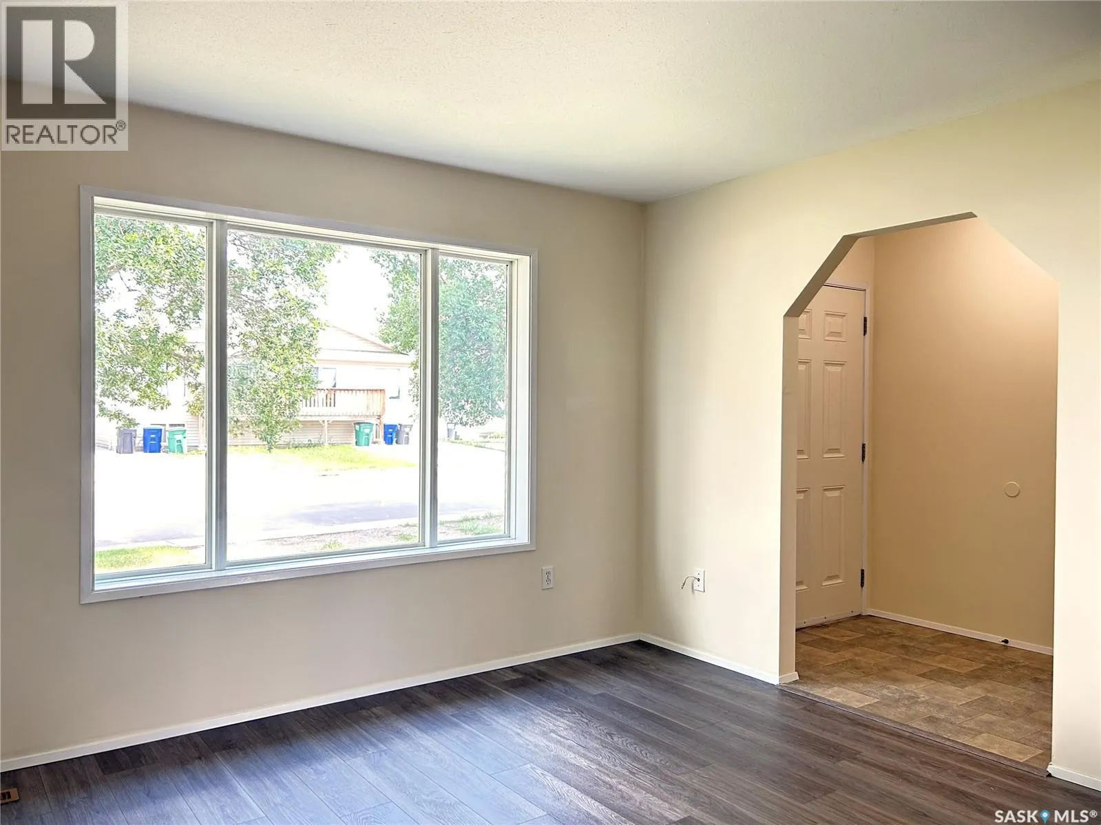 242 Lochrie CRESCENT