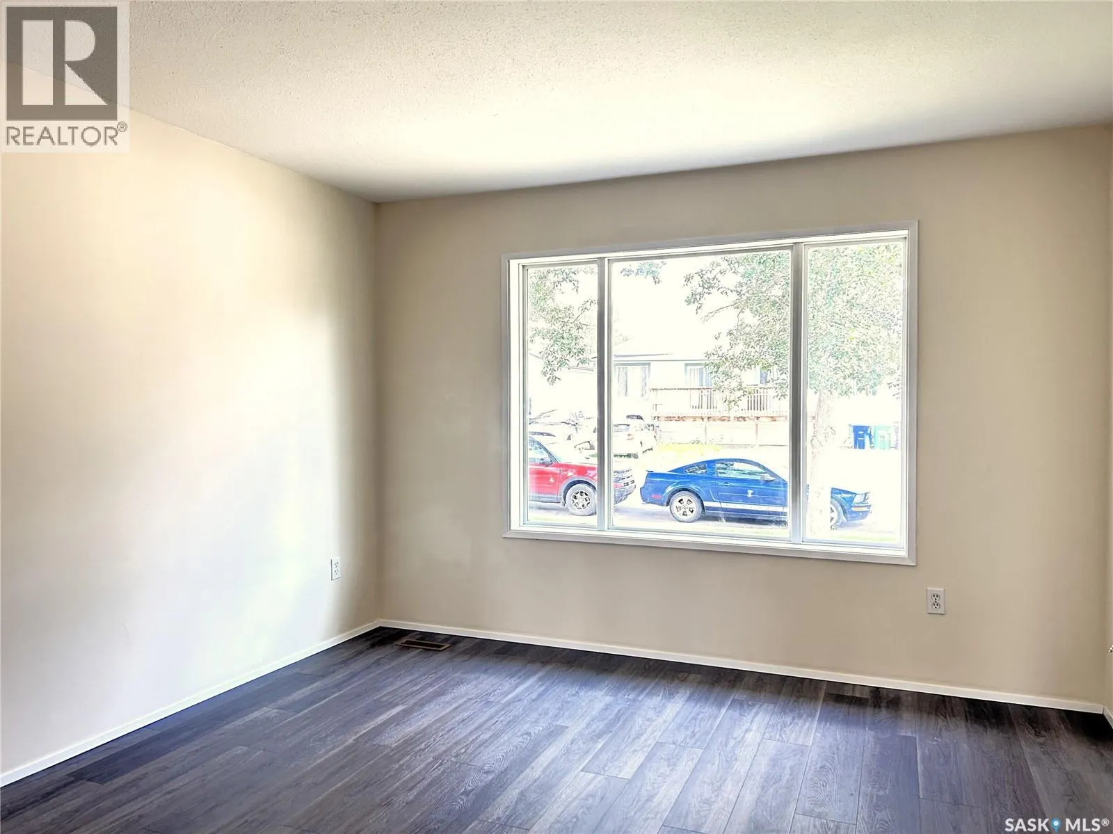 242 Lochrie CRESCENT