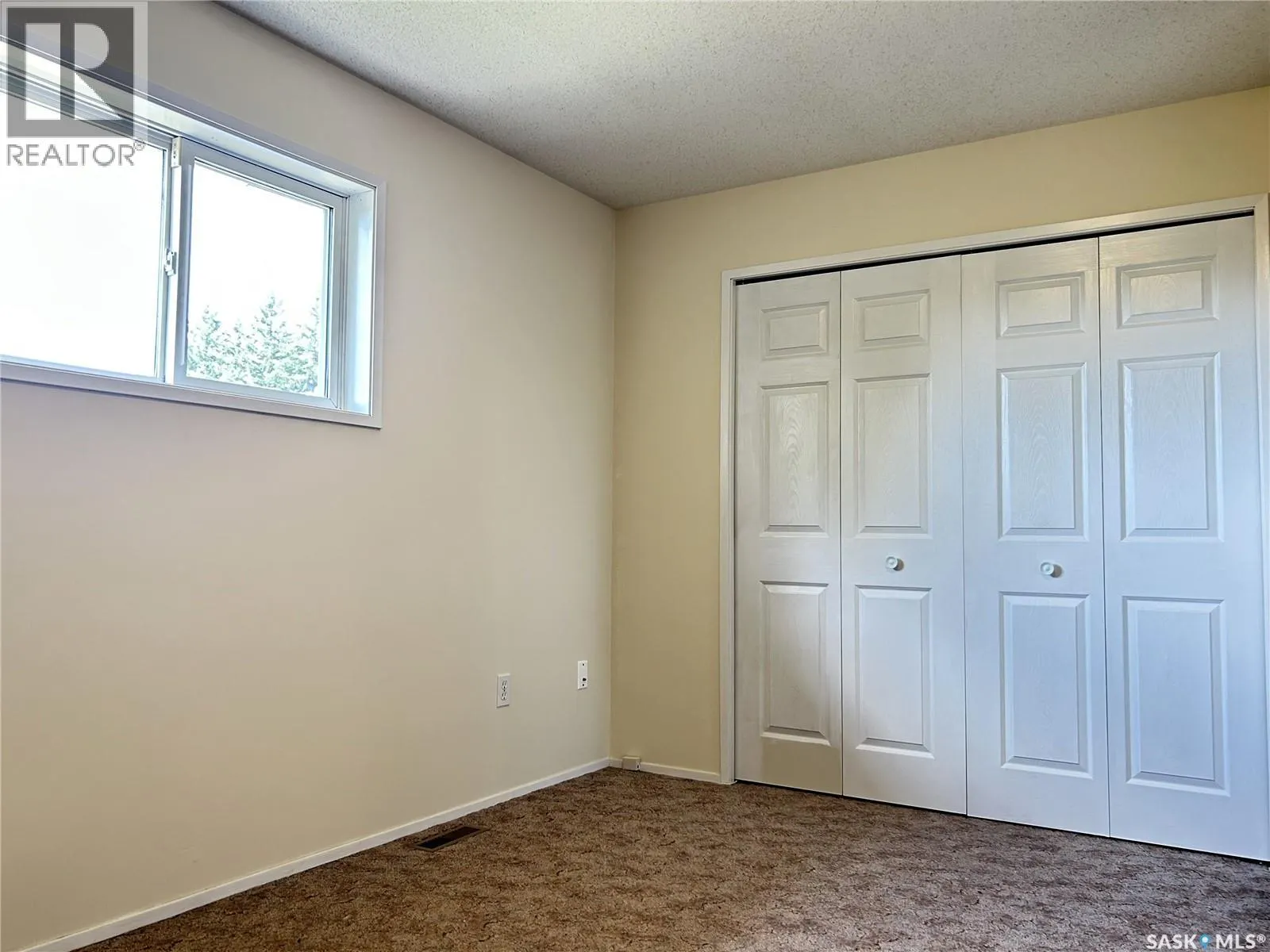 242 Lochrie CRESCENT